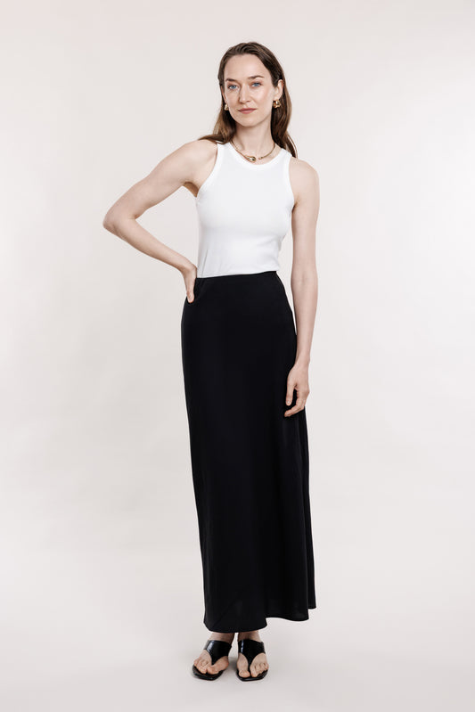 Black linen skirt in bias thread