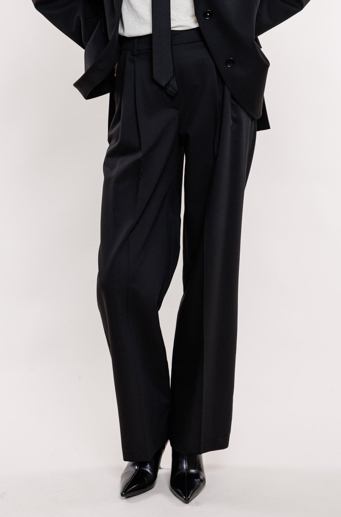 Klasiskas bikses ar divām ielocēm