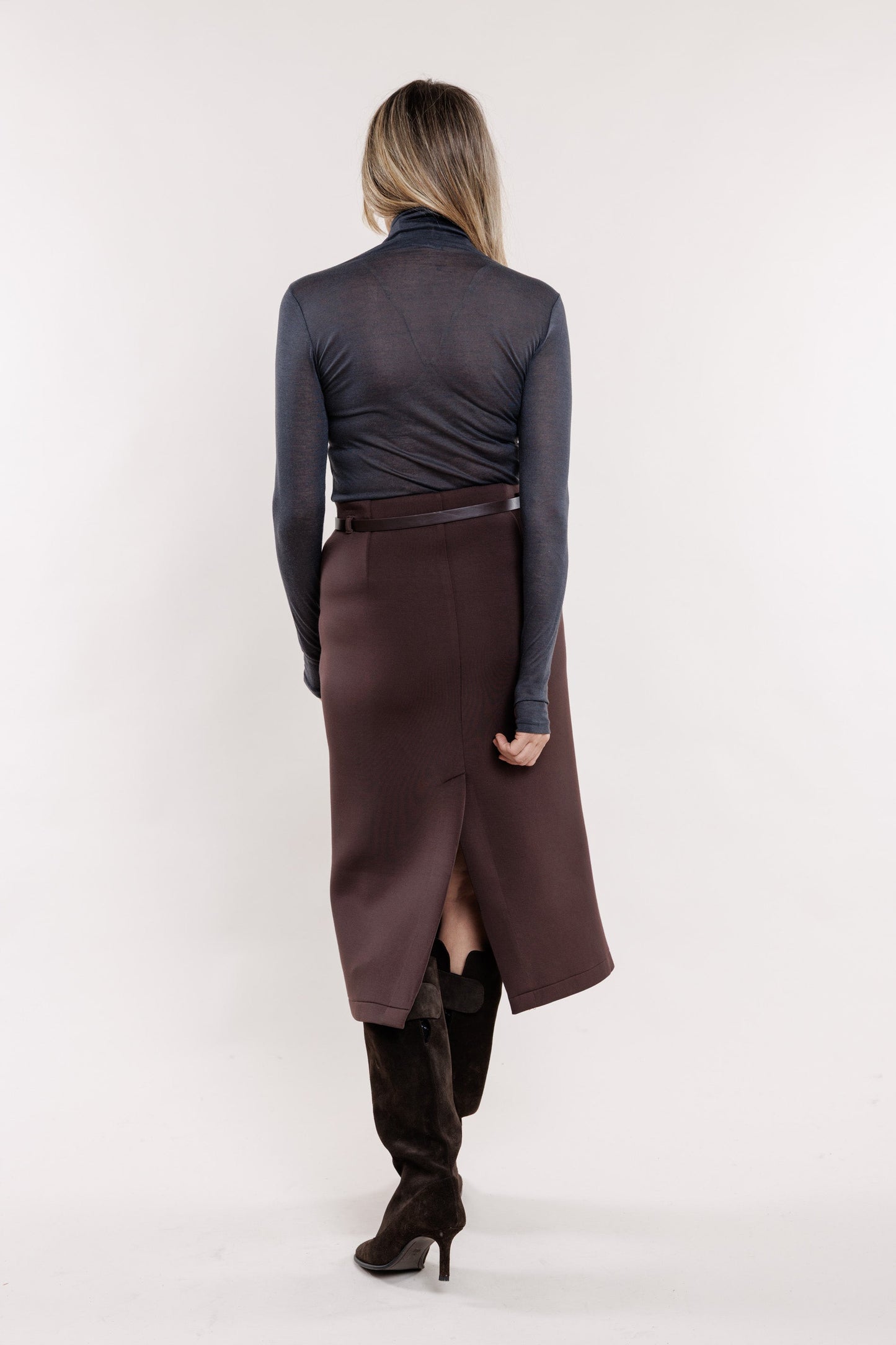 Blīvas trikotāžas svārki brūnā tonī