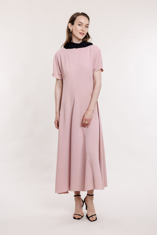 Flowing crepe dress in pink