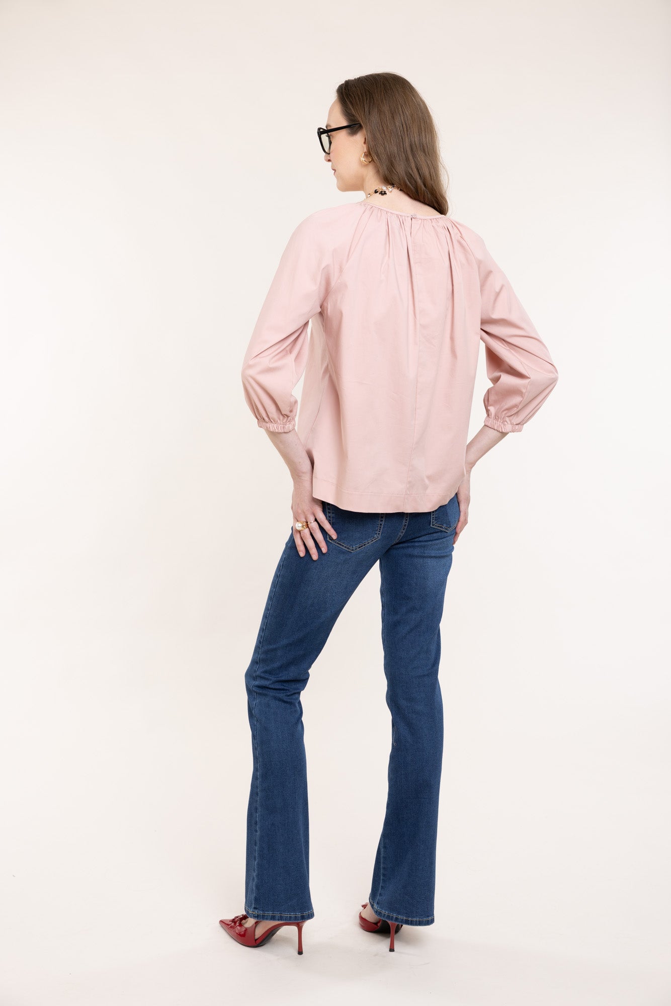 Rozā toņa tops boho stilā