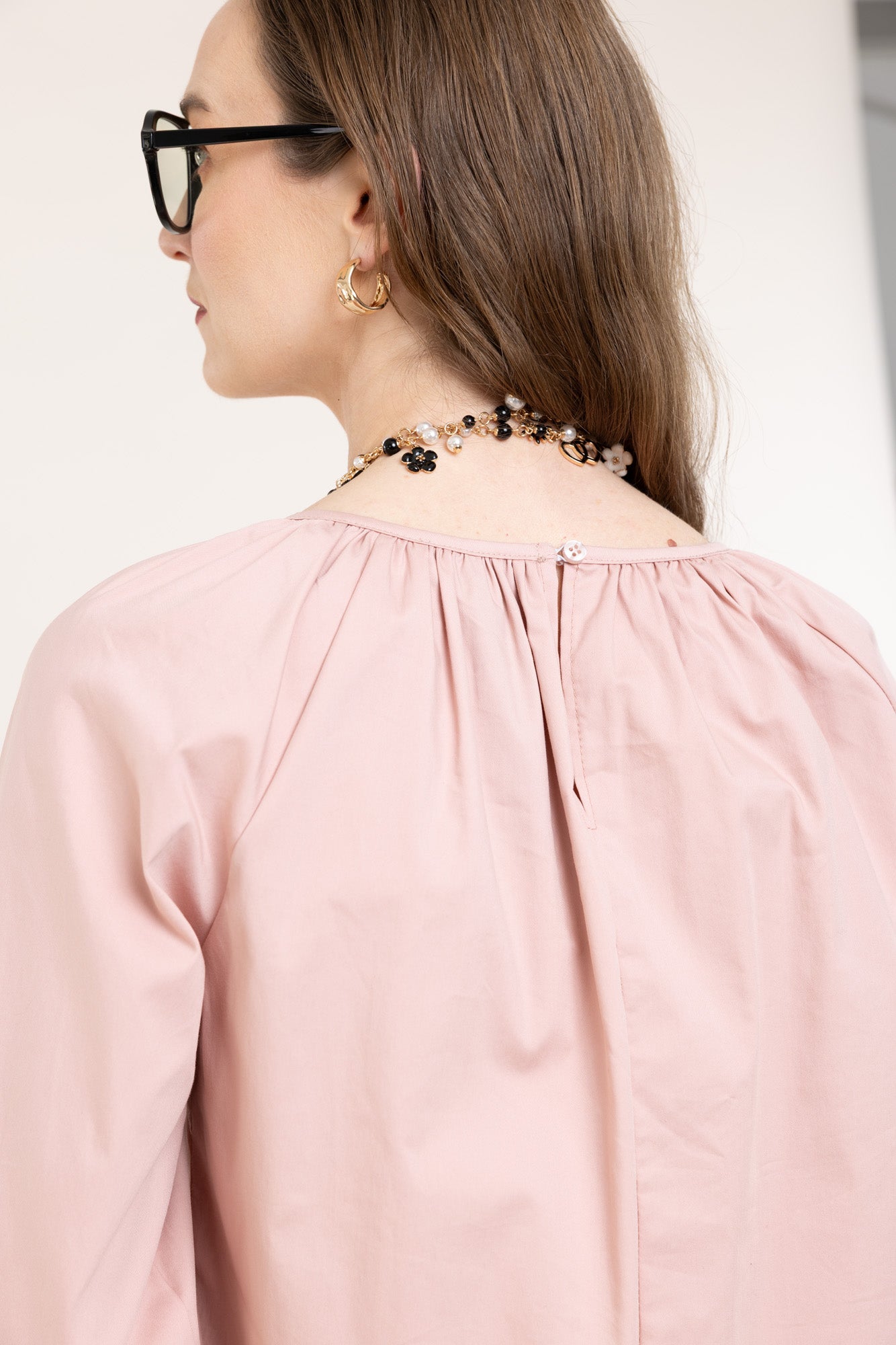 Rozā toņa tops boho stilā
