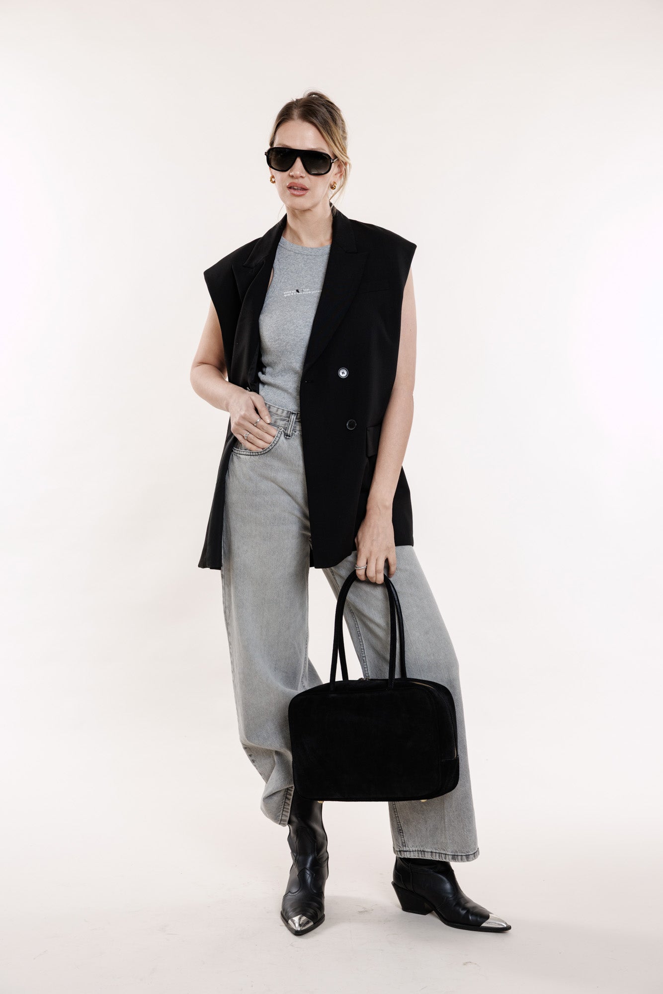 Pelēkais topiņš ar rievotu faktūru