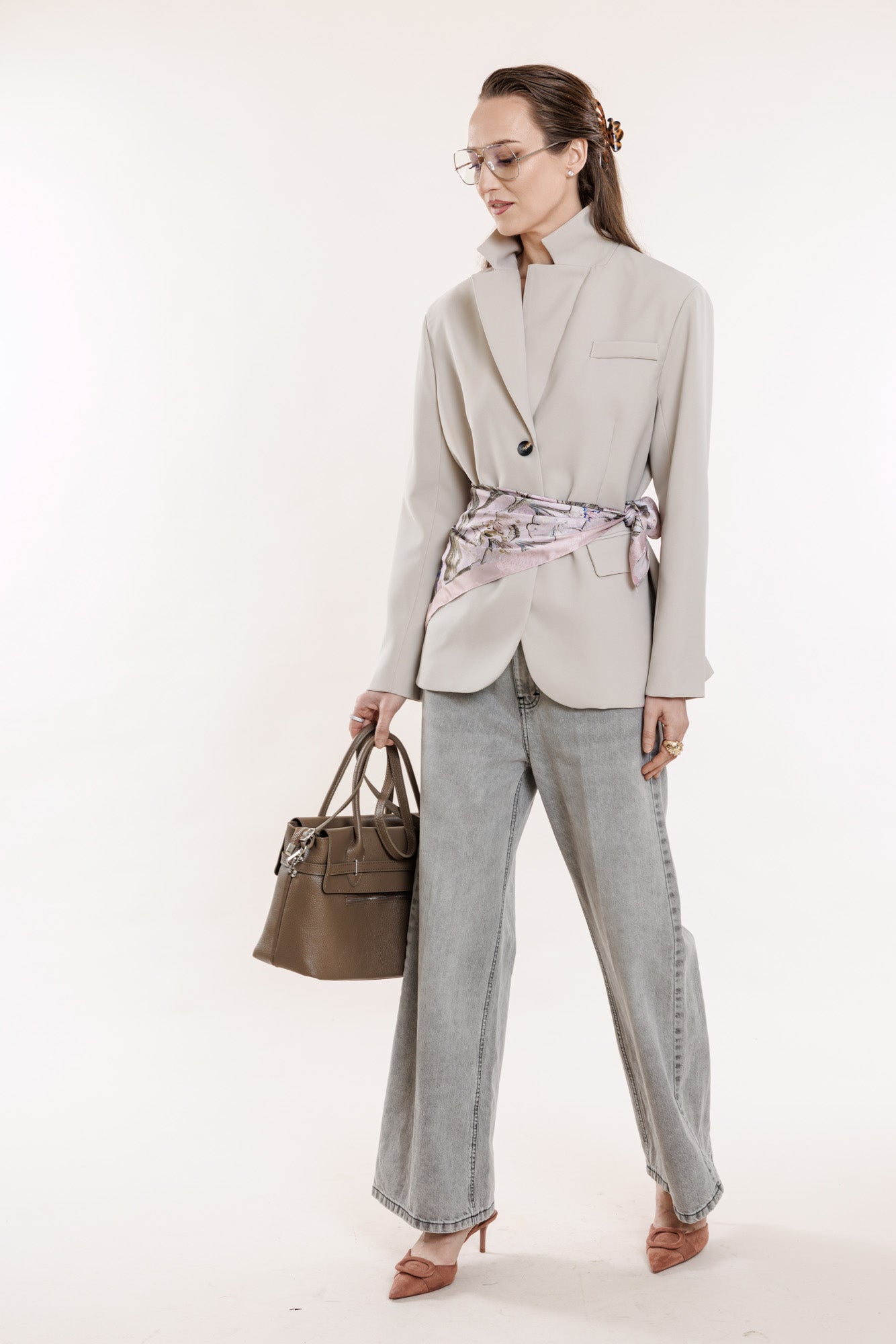 Klasiska žakete ziloņkaula tonī