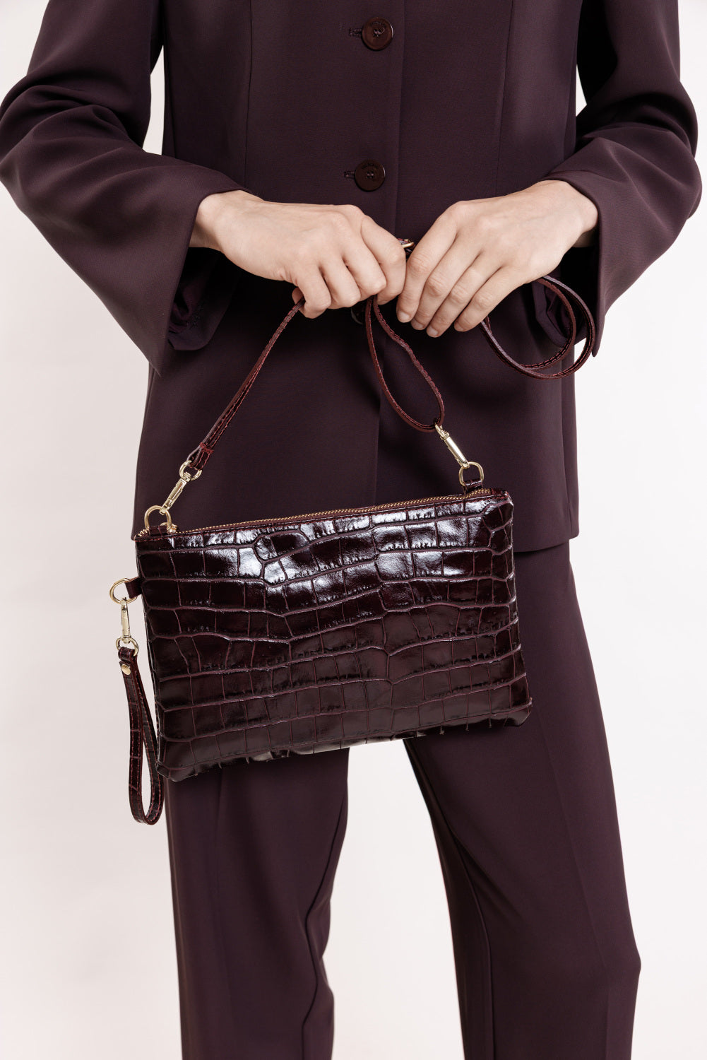 Wine-colored handbag with crocodile skin texture