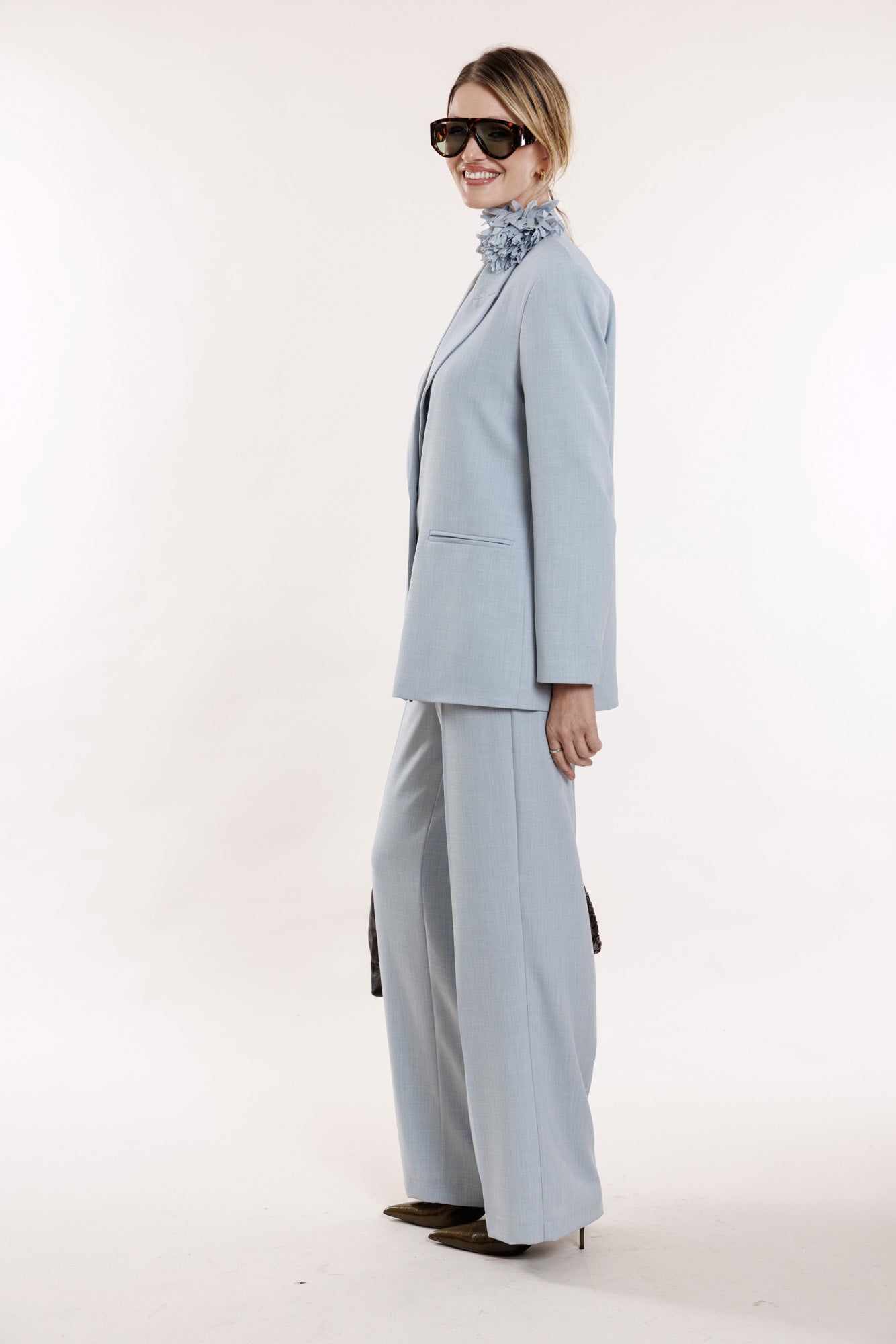 Gaiši zilās bikses