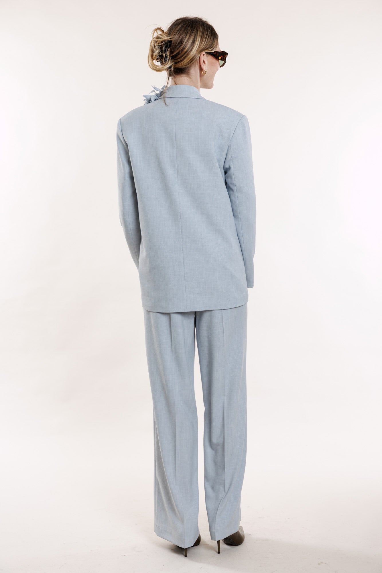 Gaiši zilās bikses