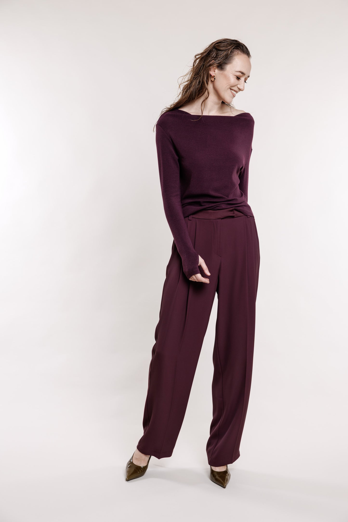 Klasiskas bikses vīna tonī