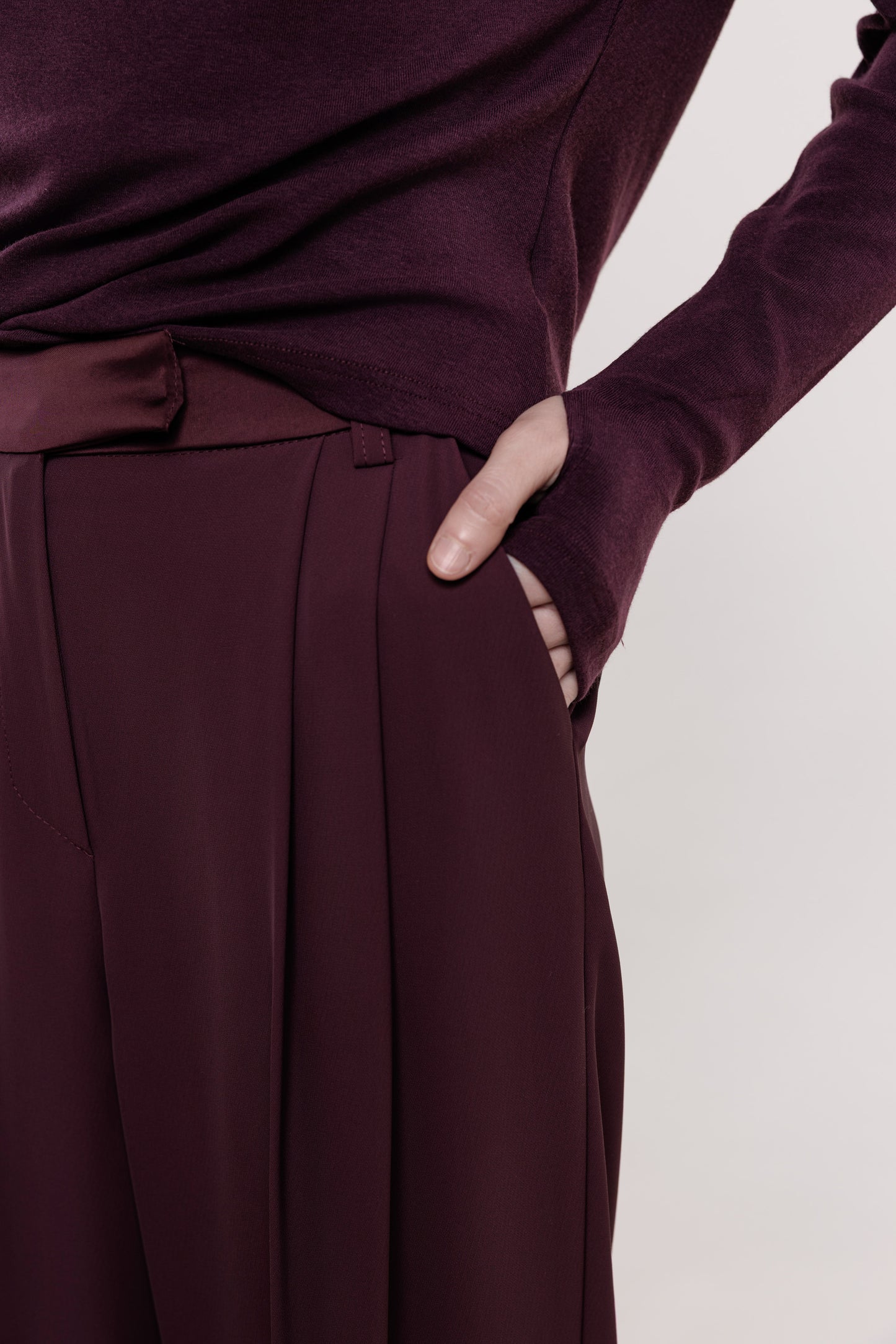 Klasiskas bikses vīna tonī