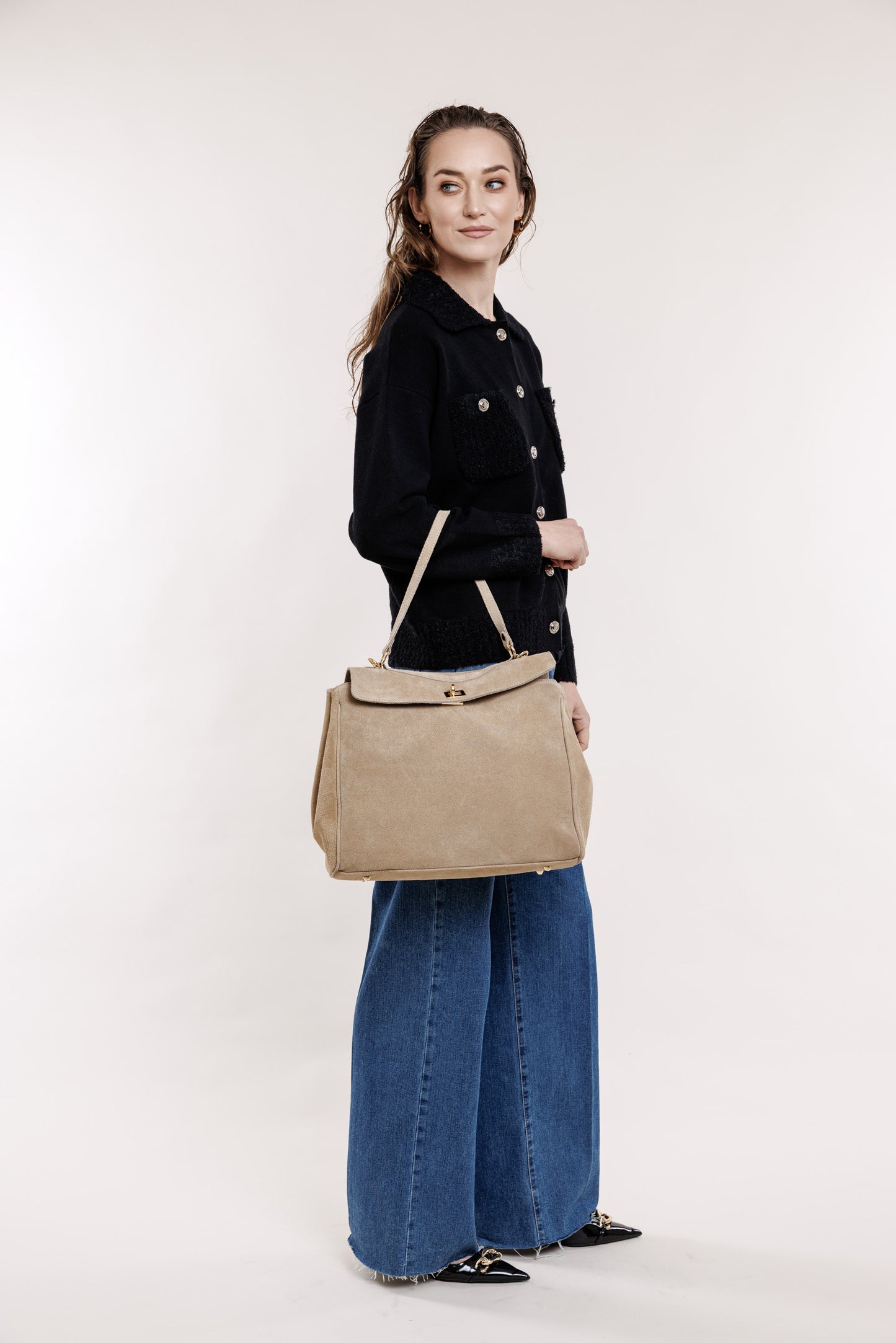 Zamšādas soma smilšu tonī