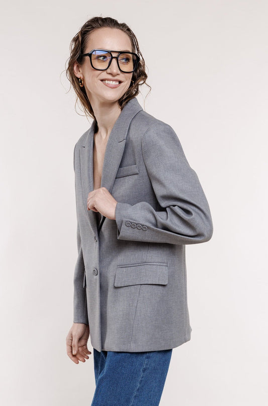 Pelēkā žakete ar divām pogām
