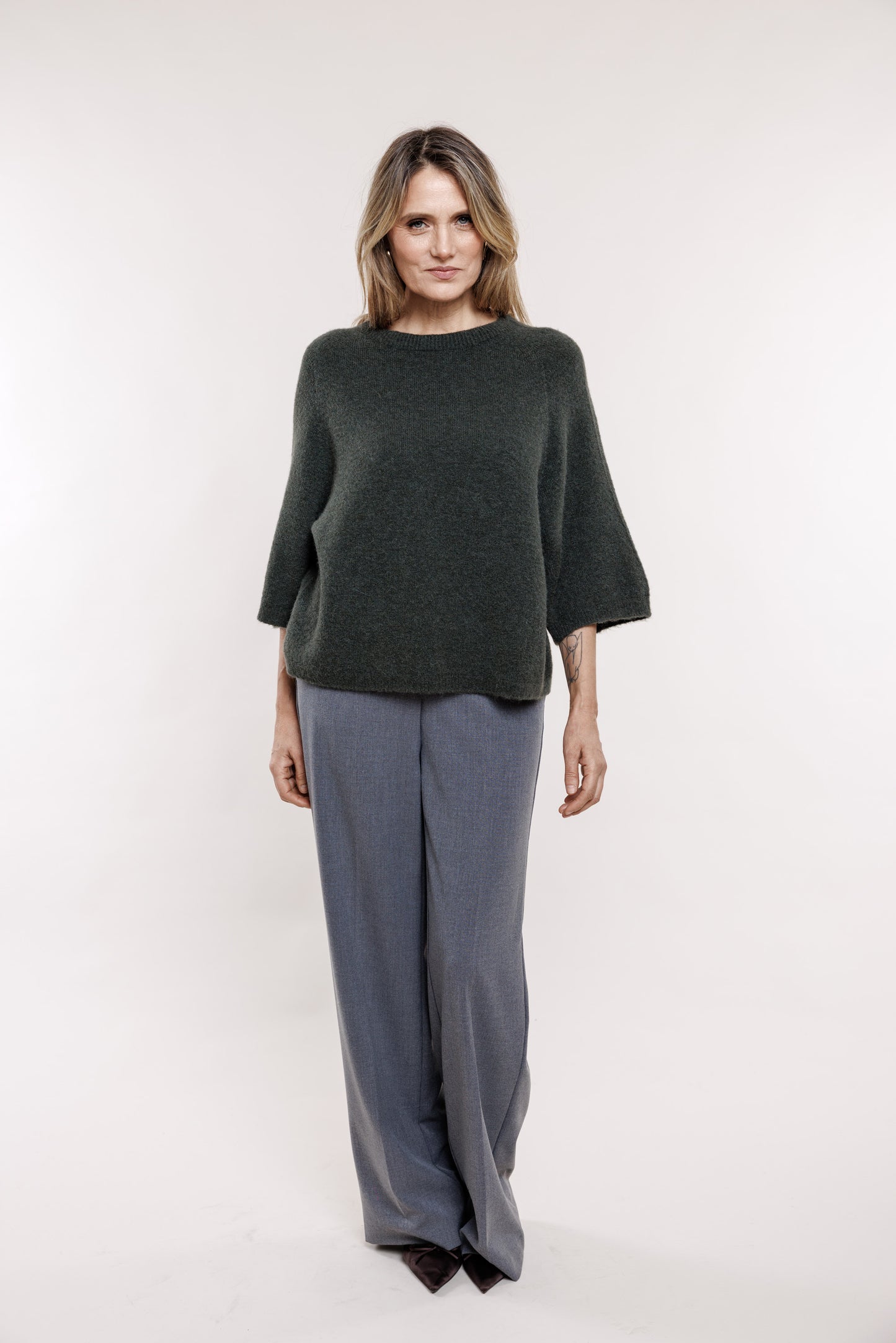 Pelēkas bikses ar kabatām