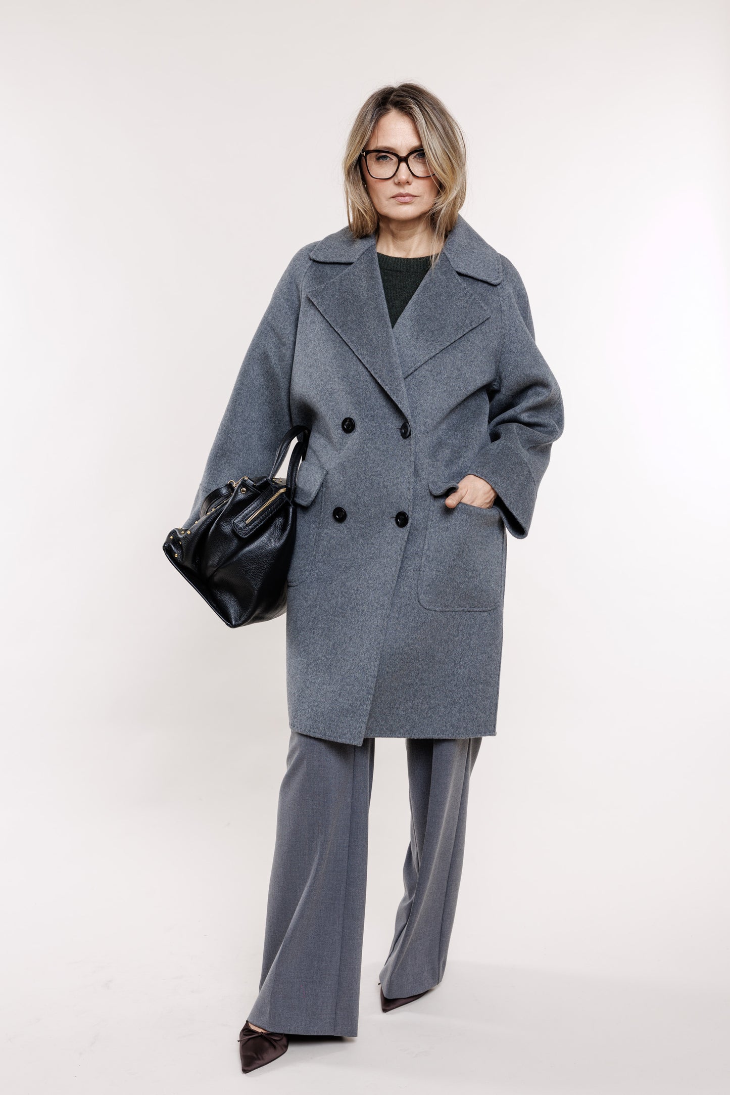 Pelēkas bikses ar kabatām