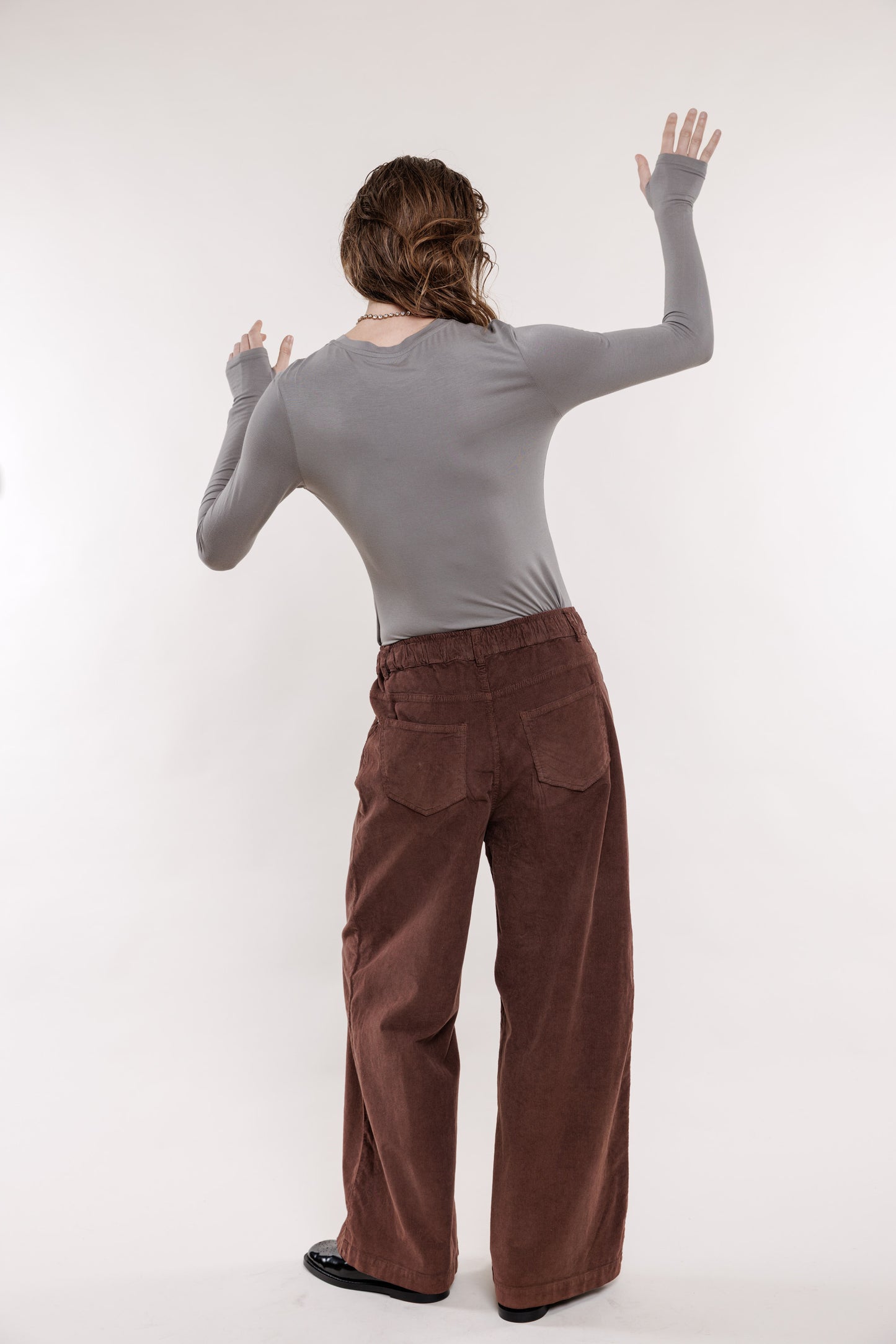 Velveta bikses kapara tonī