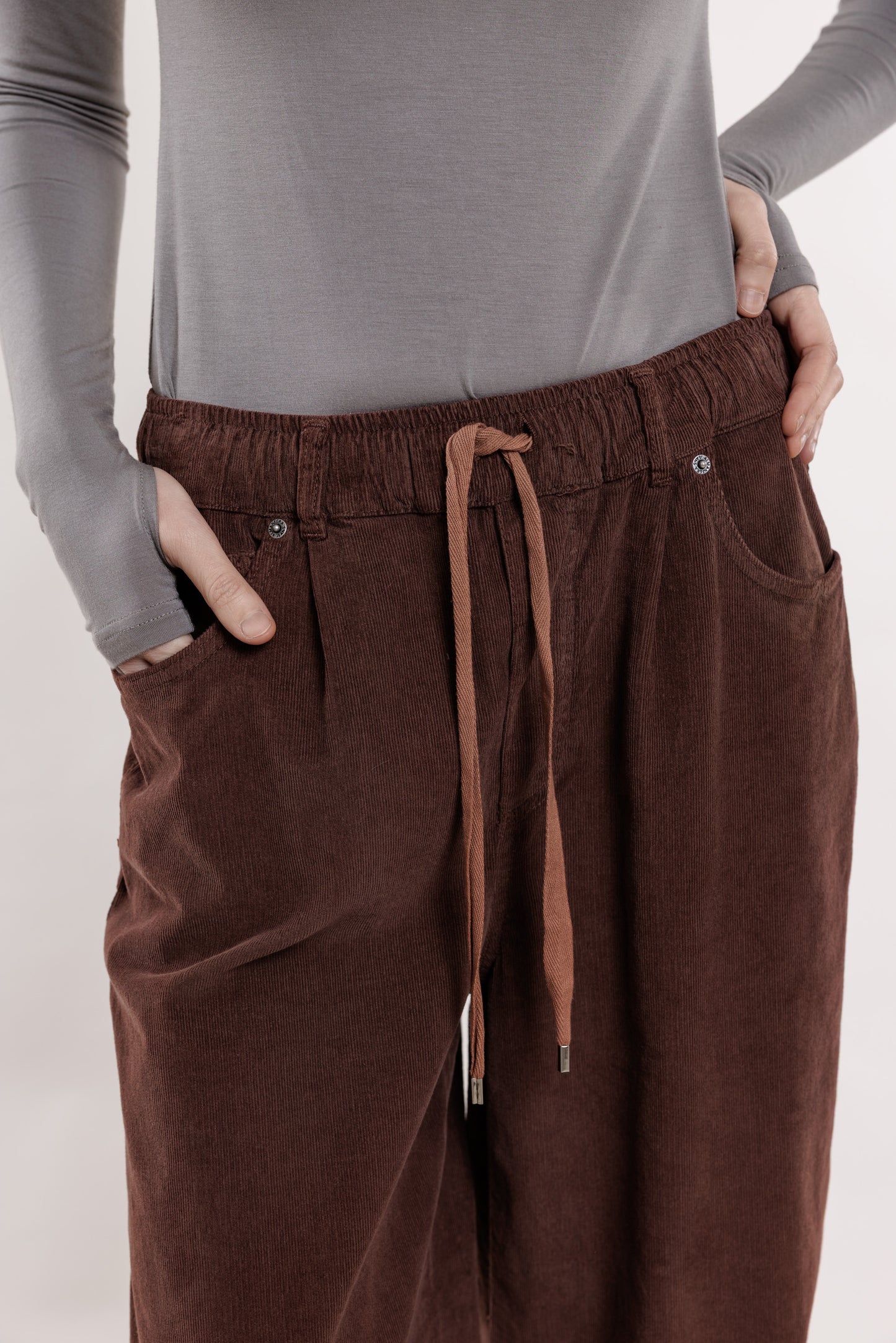 Velveta bikses kapara tonī