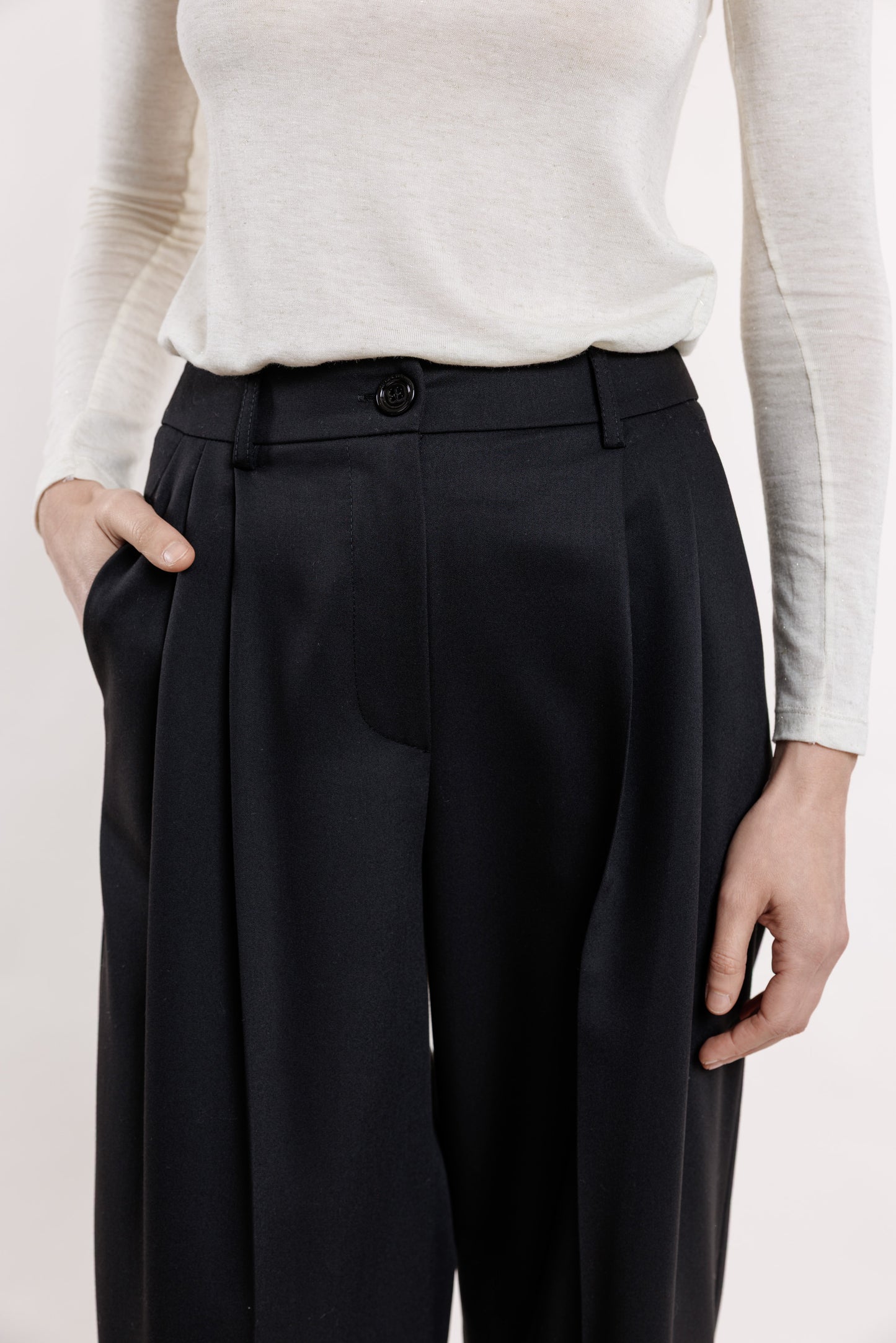 Klasiskas bikses ar divām ielocēm