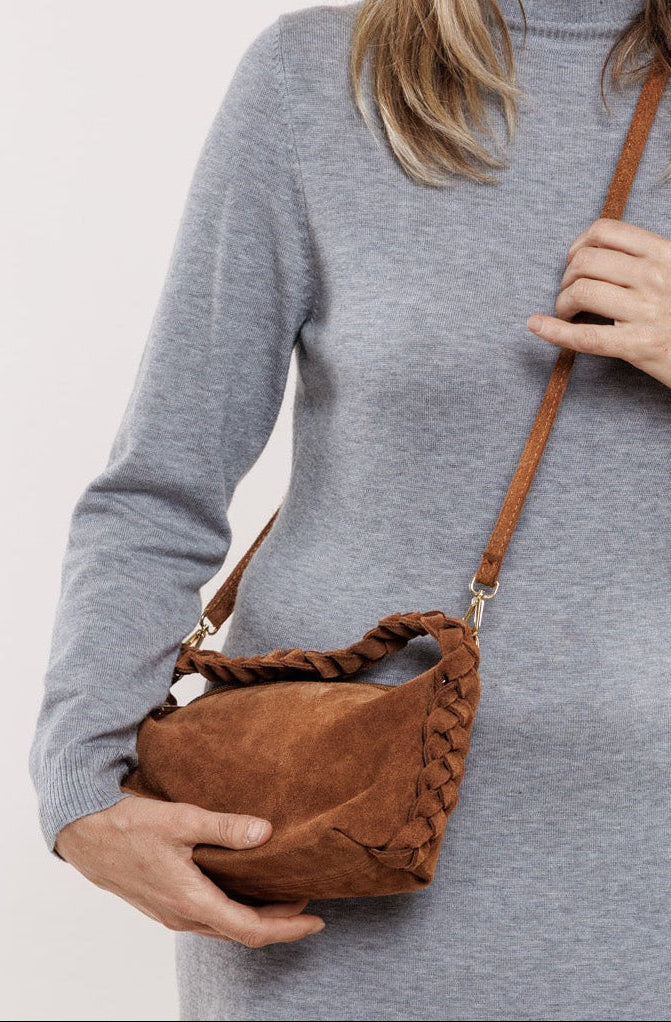 Ruda toņa zamšādas somiņa ar pīni