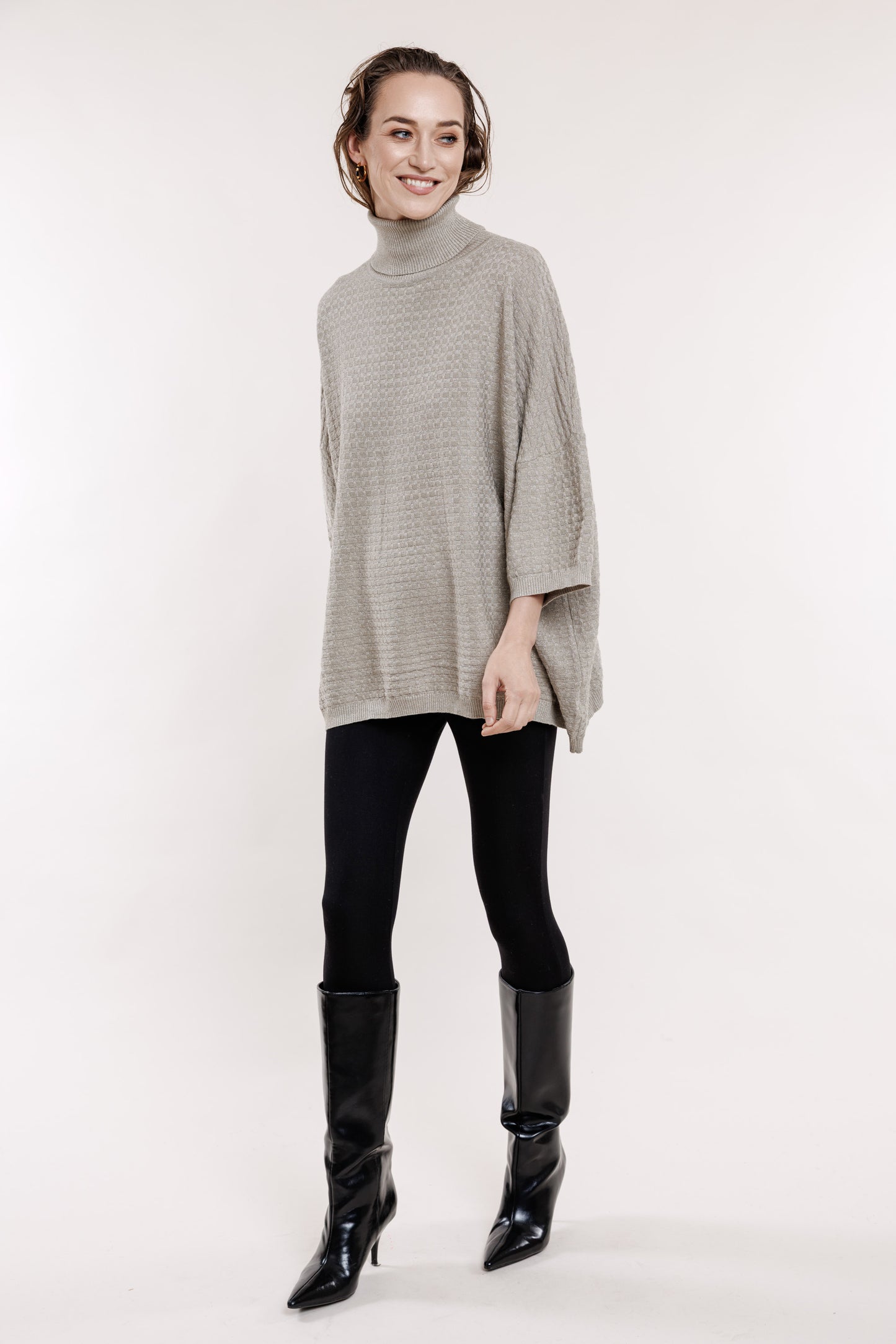 Adīta tunika bēšīgā tonī