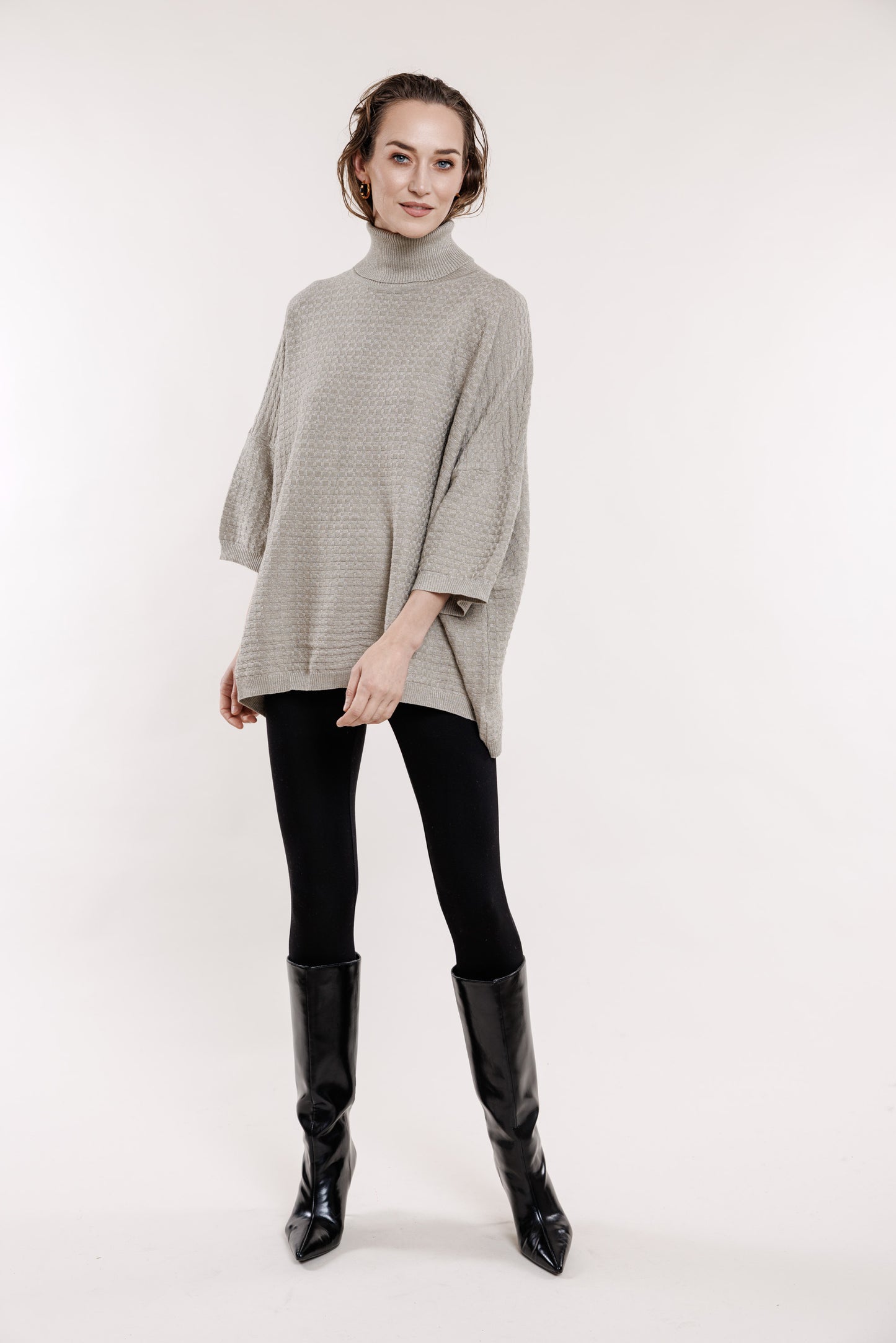 Adīta tunika bēšīgā tonī