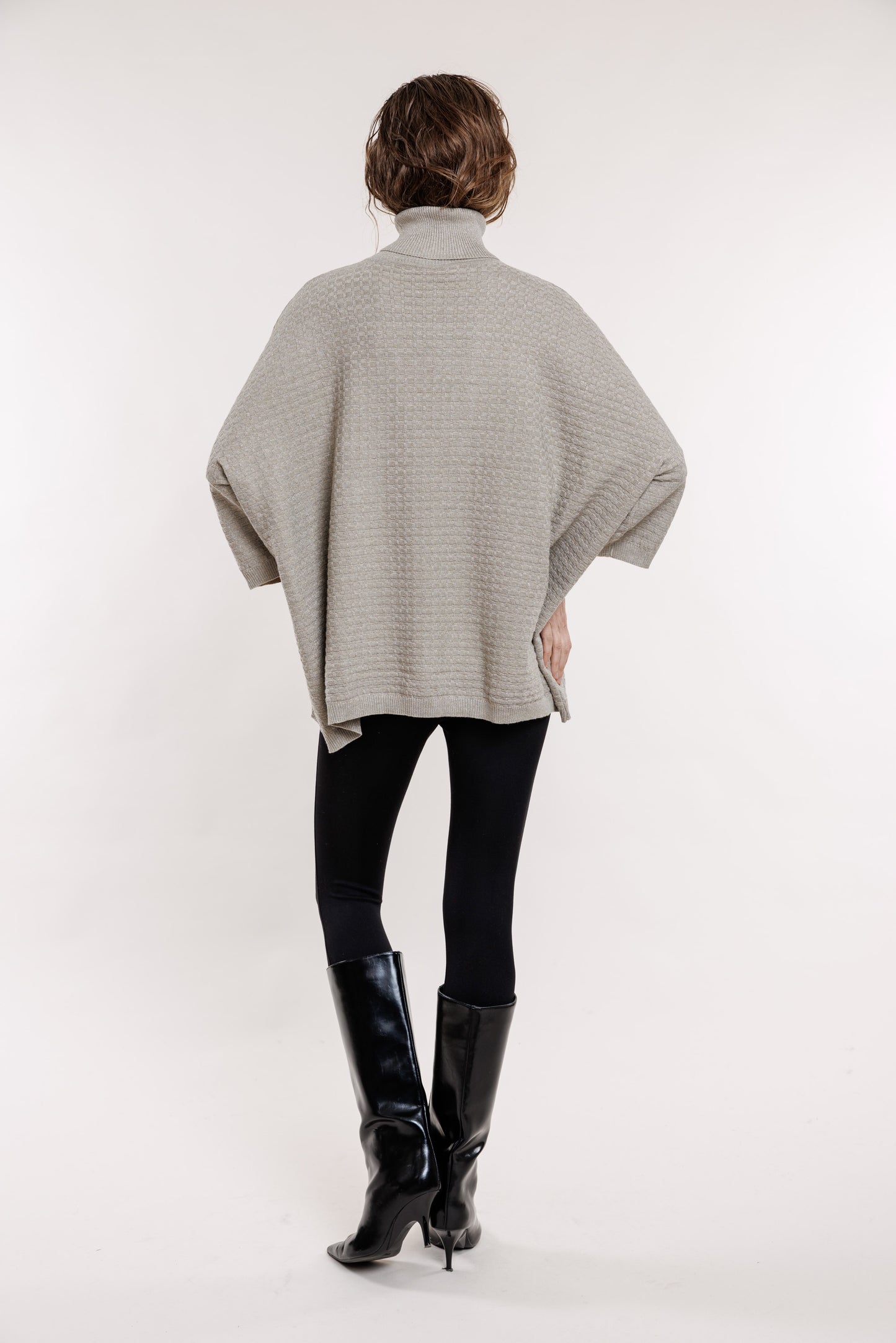 Adīta tunika bēšīgā tonī