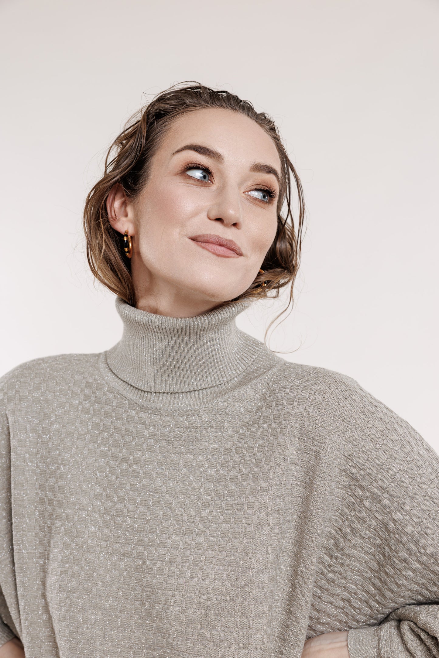 Adīta tunika bēšīgā tonī