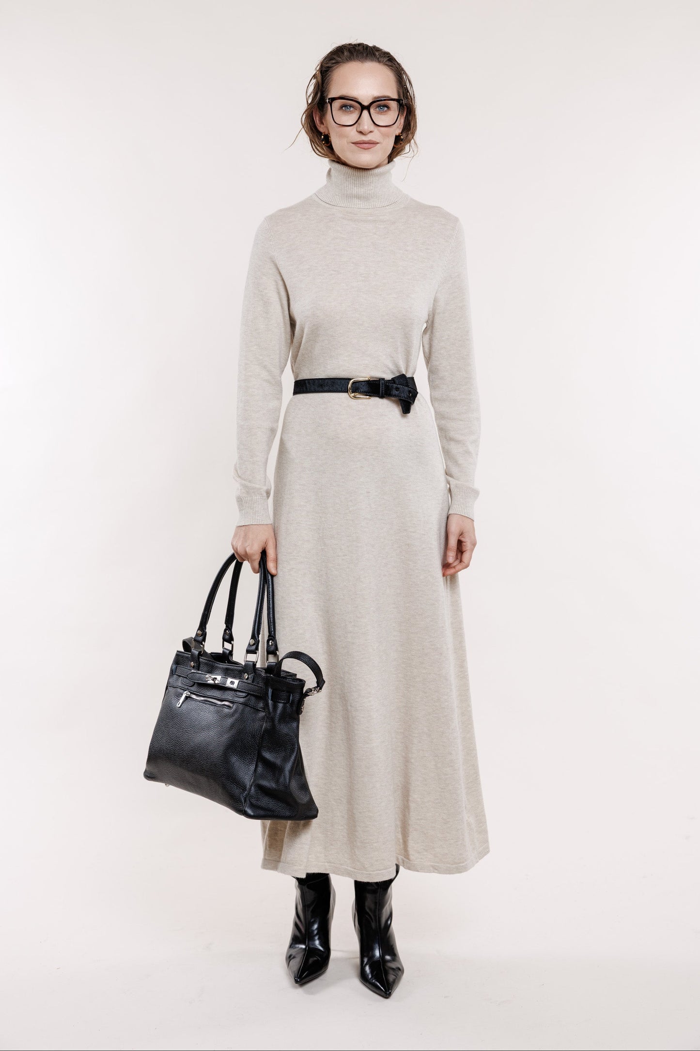 Krēmīga toņa trikotāžas kleita