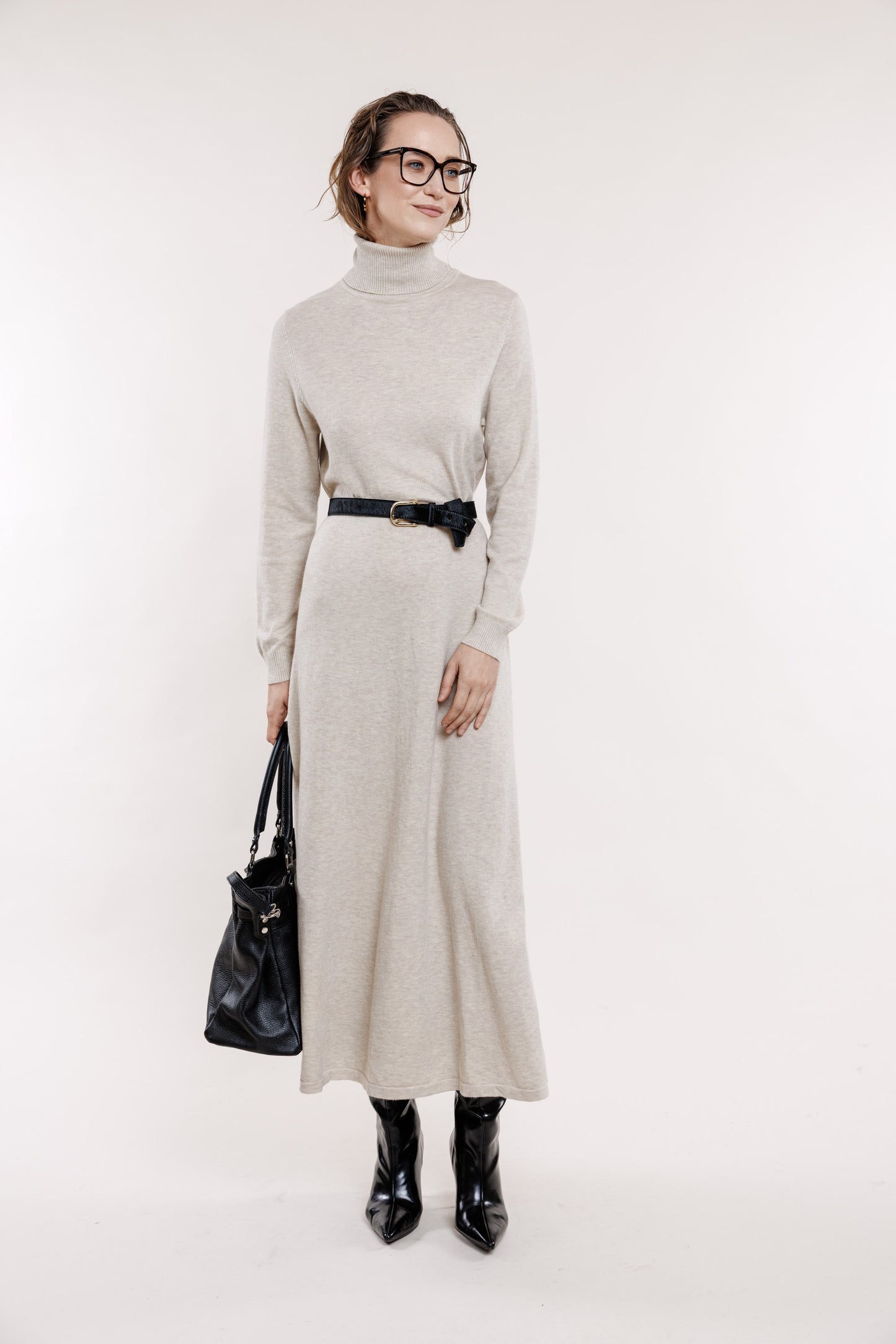 Krēmīga toņa trikotāžas kleita