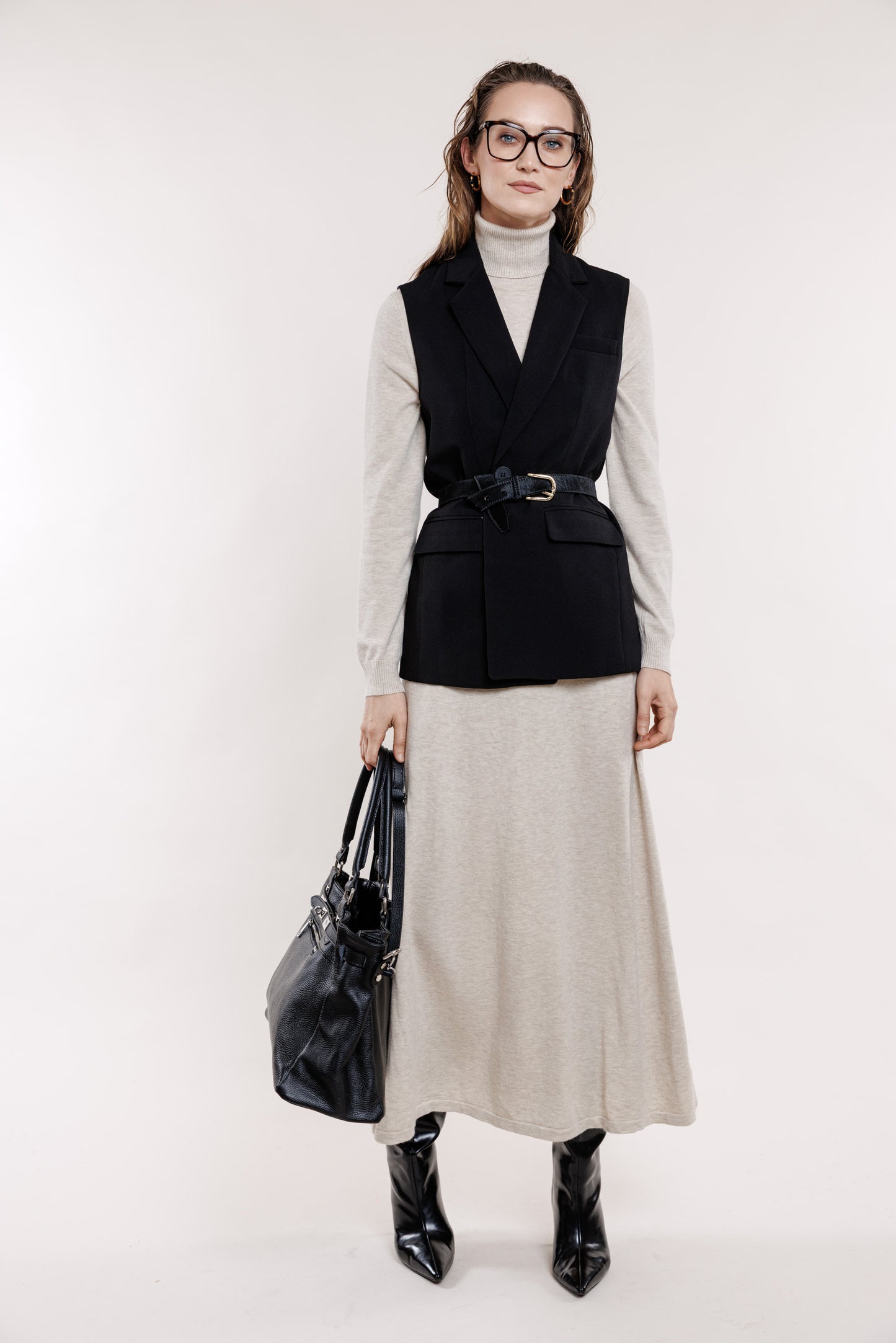 Krēmīga toņa trikotāžas kleita