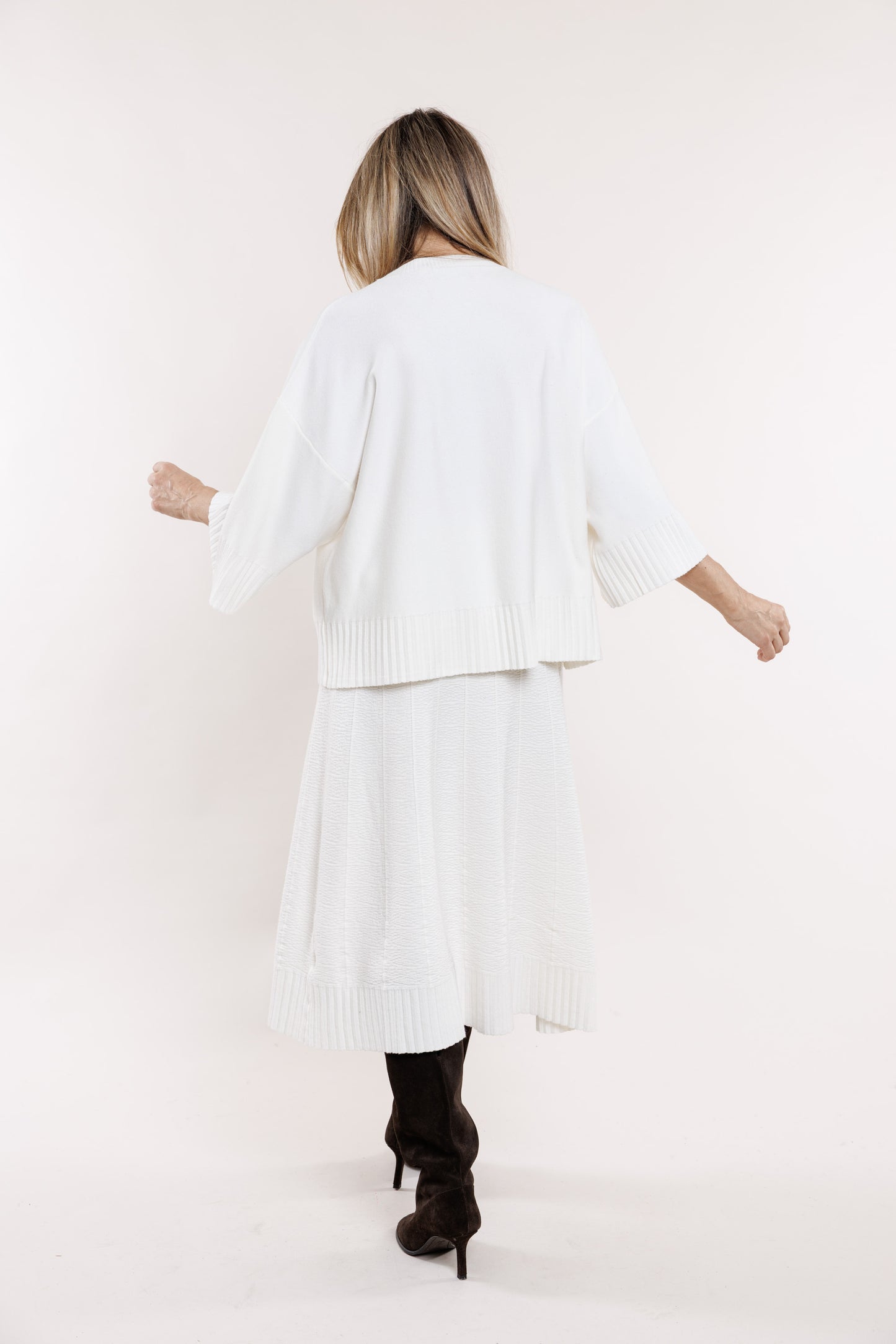 Balts trikotāžas komplekts