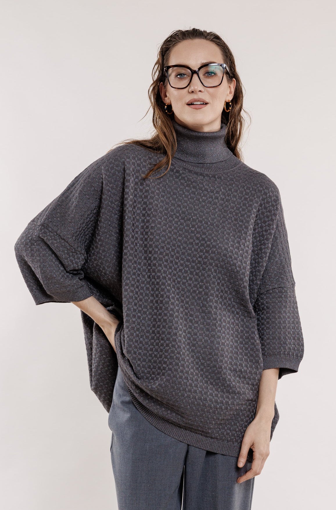 Adīta tunika pelēkā tonī