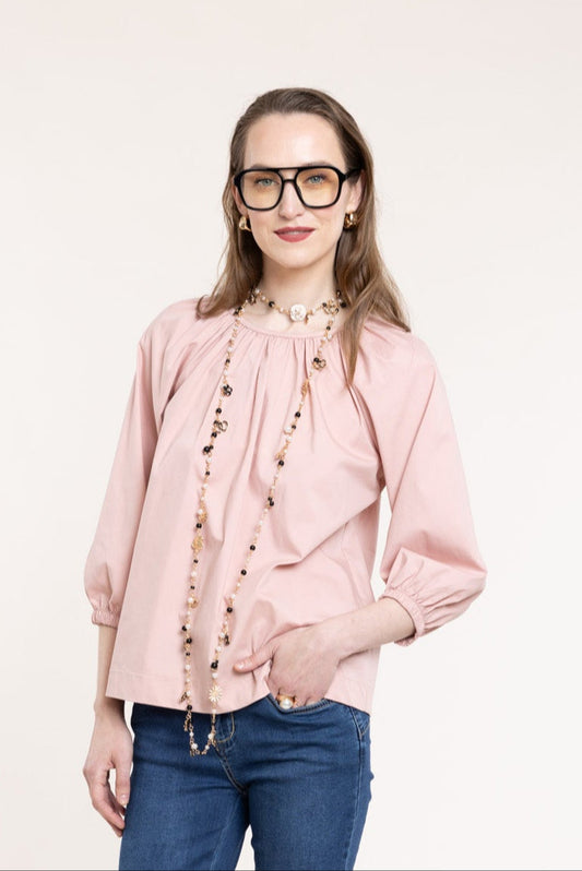 Rozā toņa tops boho stilā
