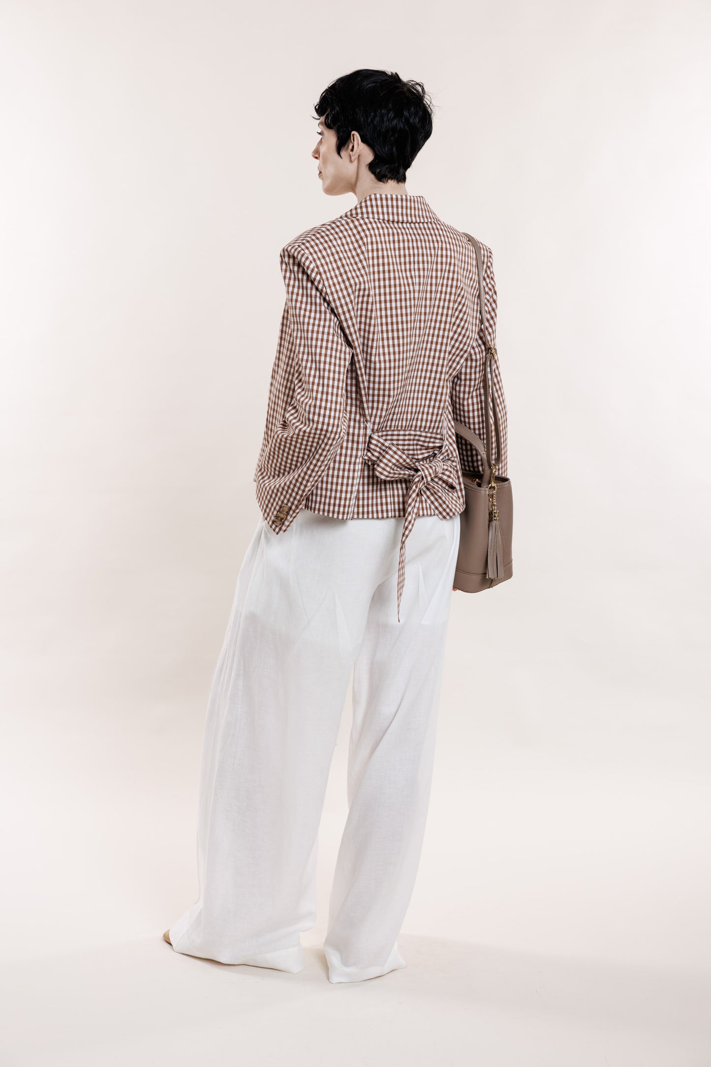 Baltas linu bikses ar oderi
