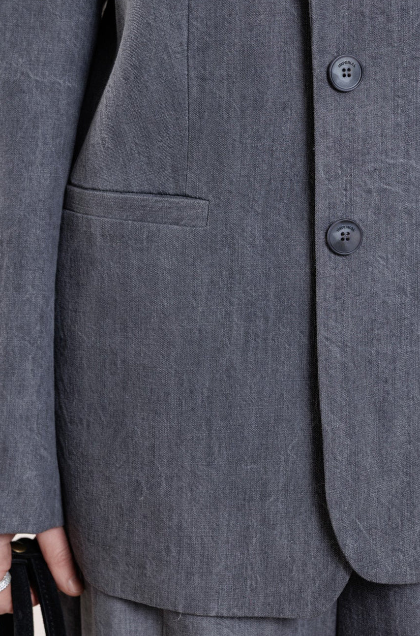 Pelēka žakete no krītoša auduma