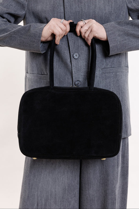 Melna zamšādas soma