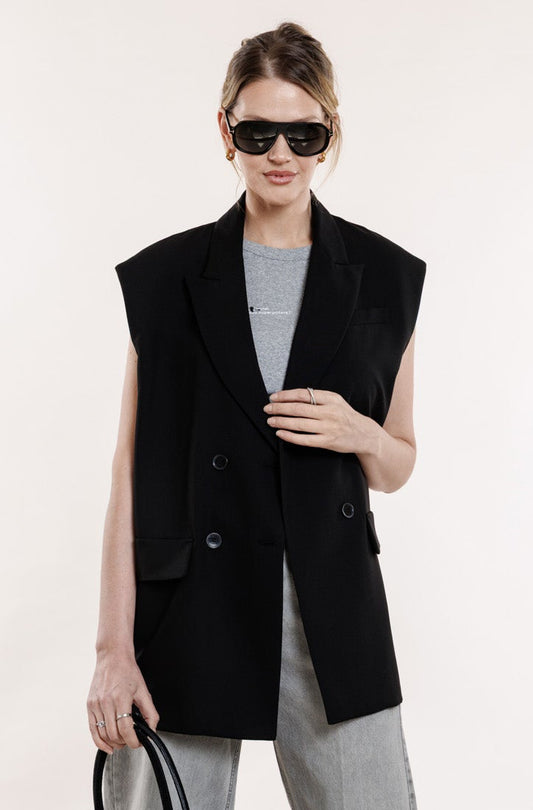 Veste melnā krāsā