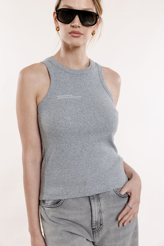 Pelēkais topiņš ar rievotu faktūru