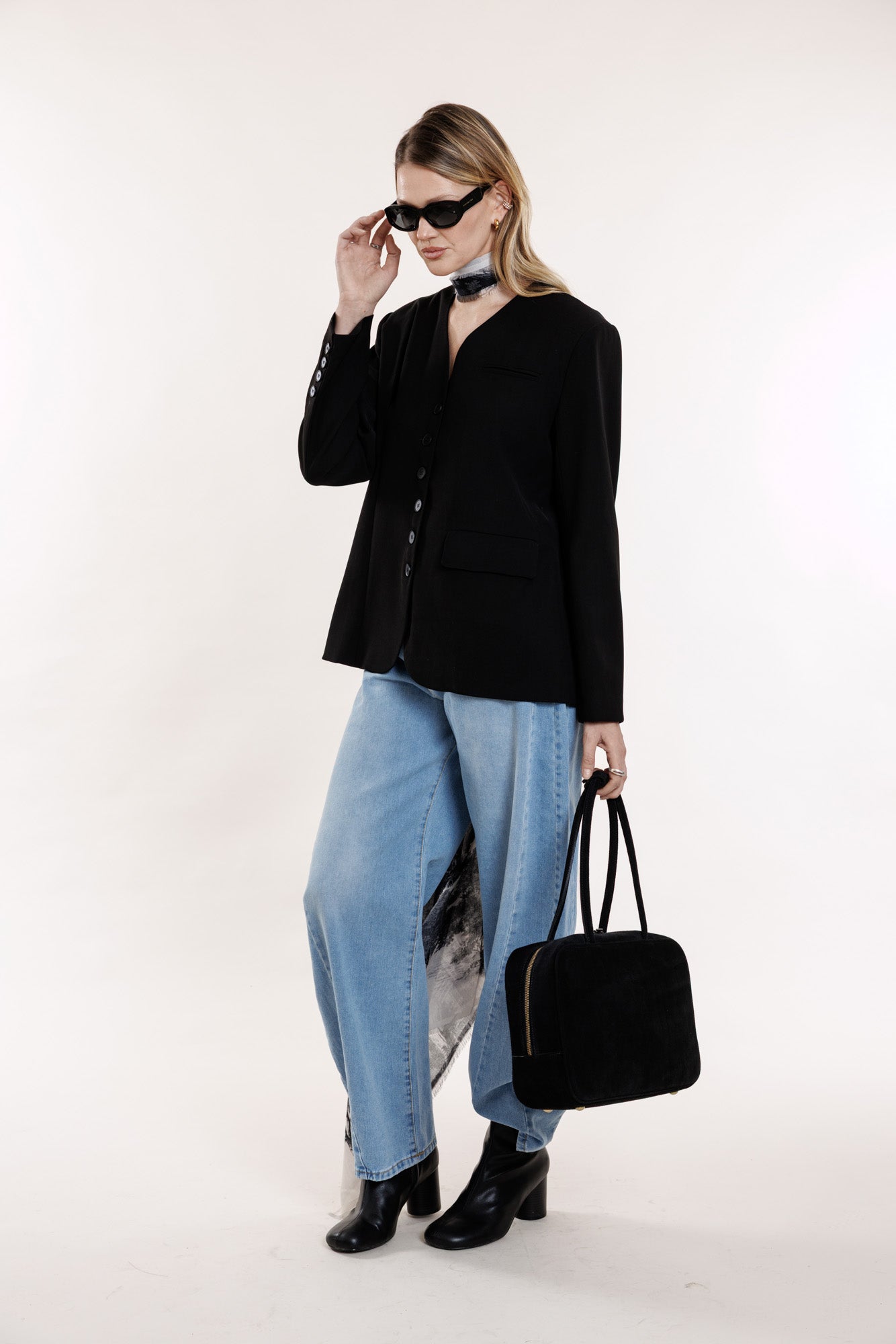 Melna žakete ar pogām