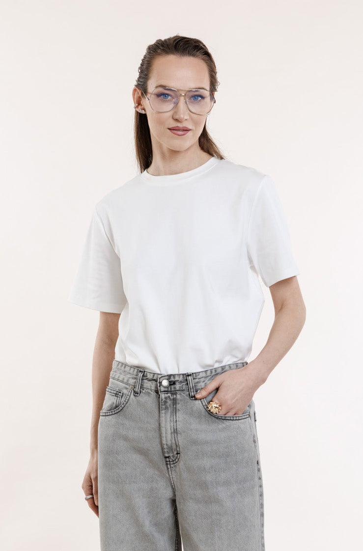 Balts T krekls no blīvas trikotāžas