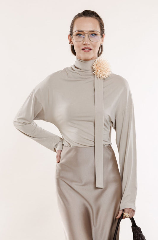 Elegants trikotāžas tops ar jostu