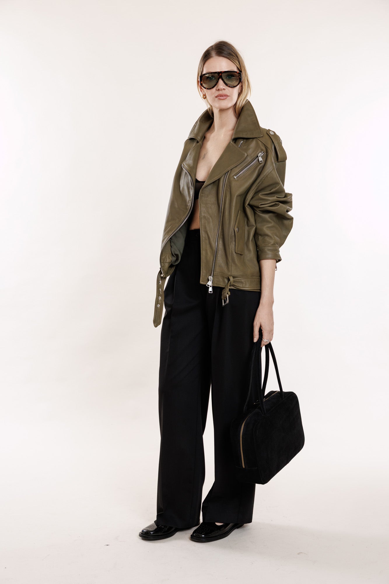 Klasiskas bikses ar divām ielocēm