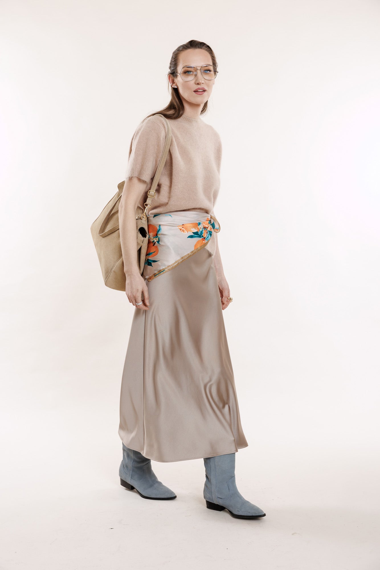 Shawl with oranges
