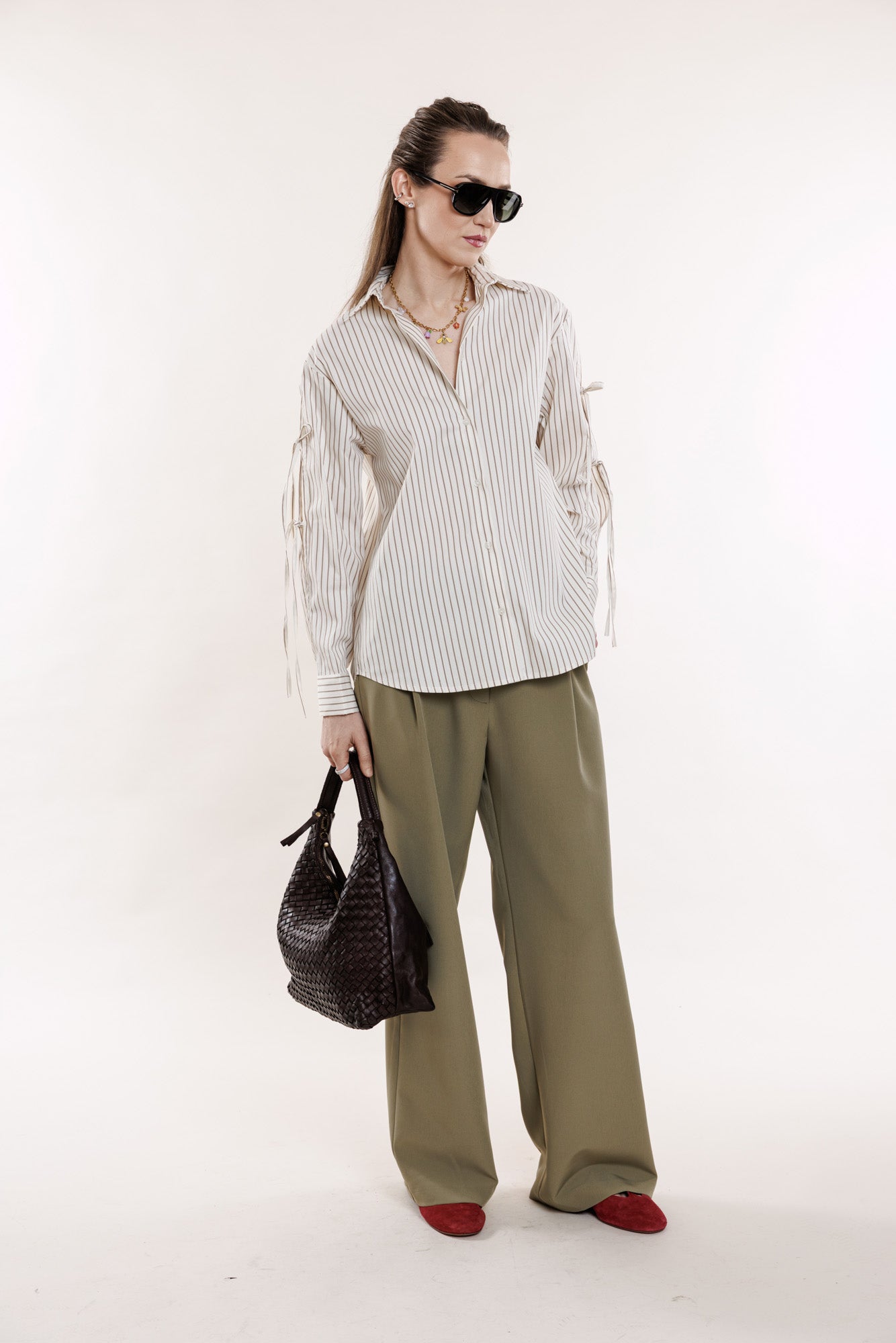 Kokvilnas krekls ar sasienamām piedurknēm