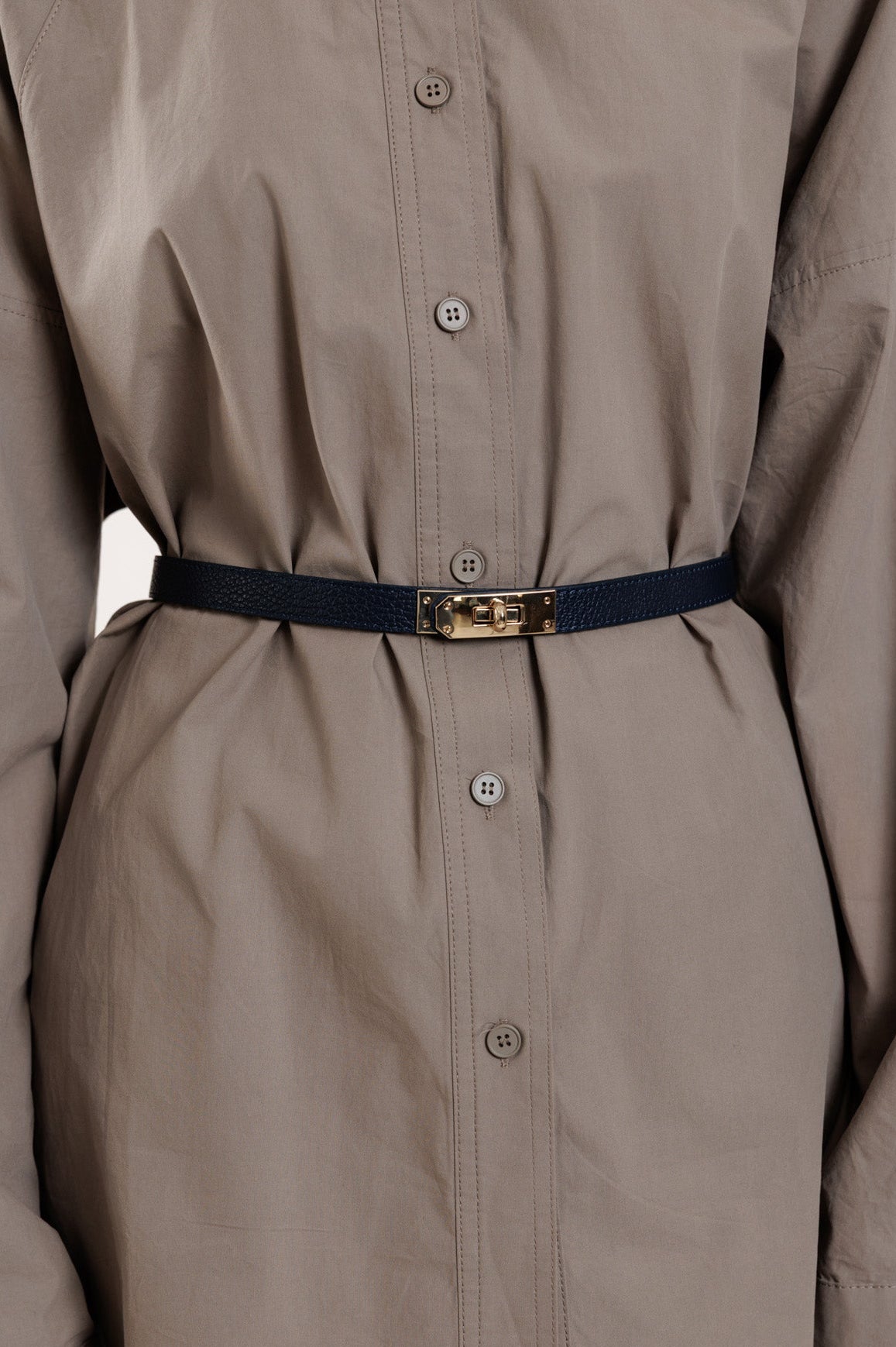 Smalkā jostiņa tumši zilā tonī