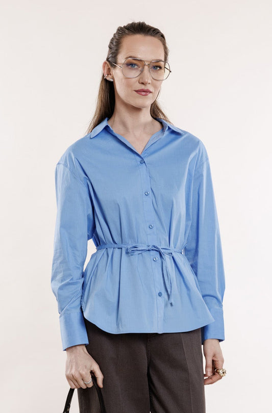 Zils krekls ar striķīti