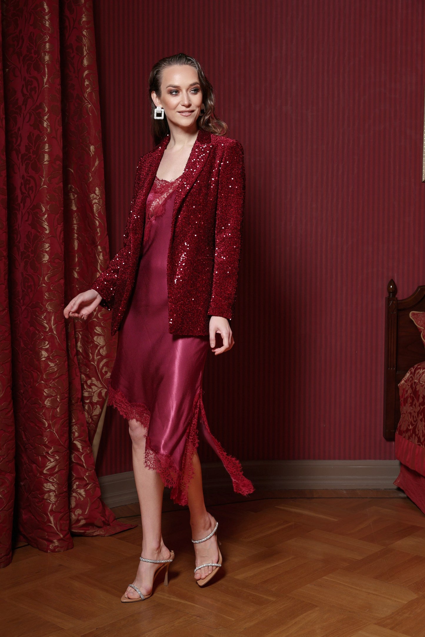 Viskozes kleita ar mežģīni