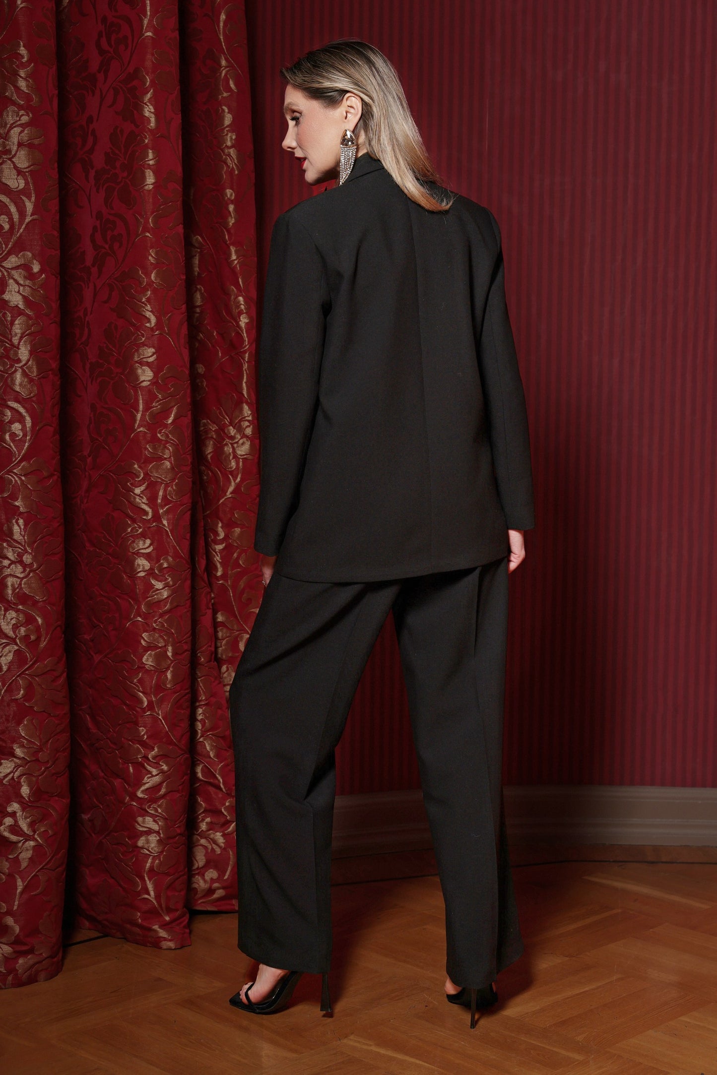 Klasiskas bikses bez kabatām melnā tonī