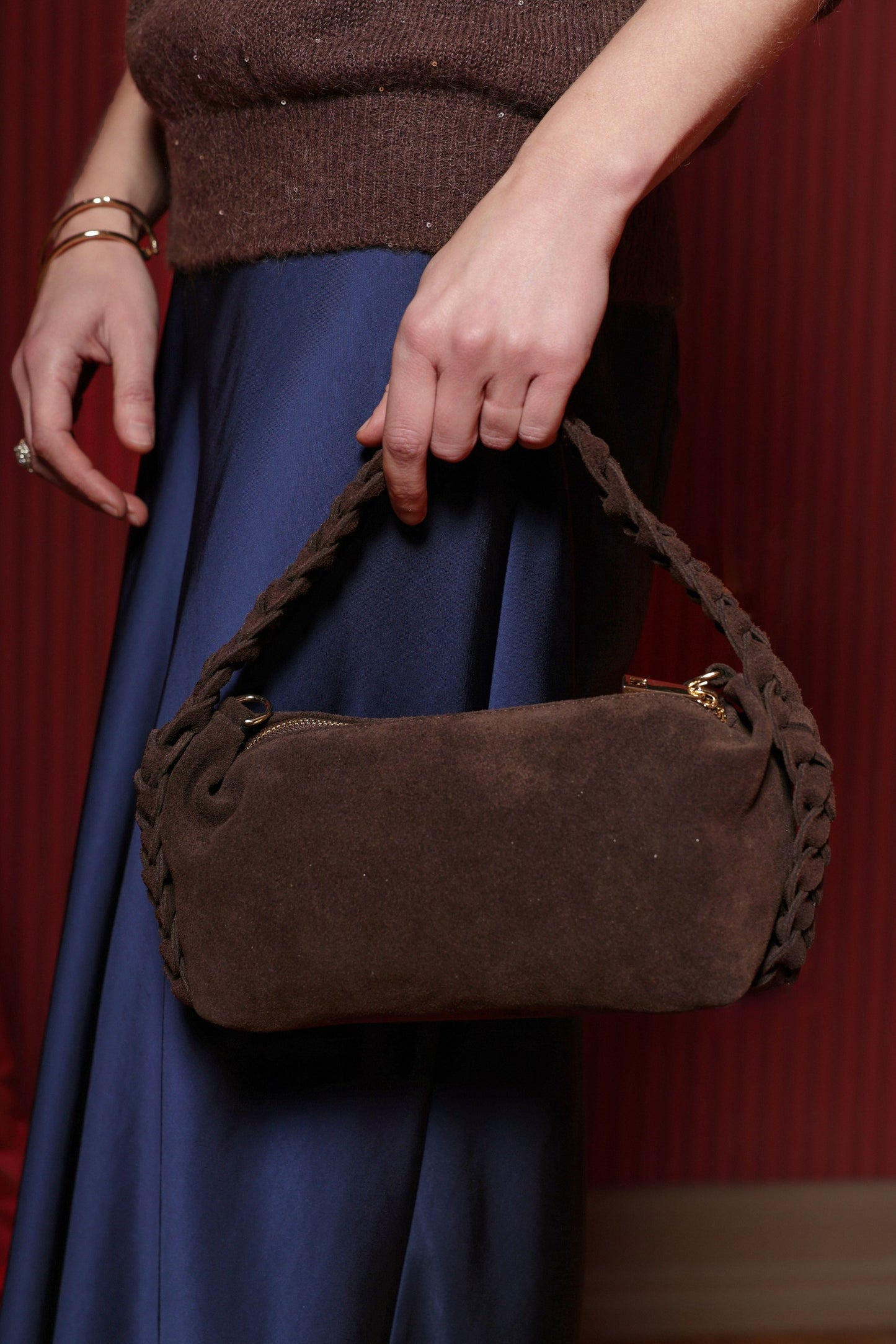 Brūna zamšādas somiņa ar pīni