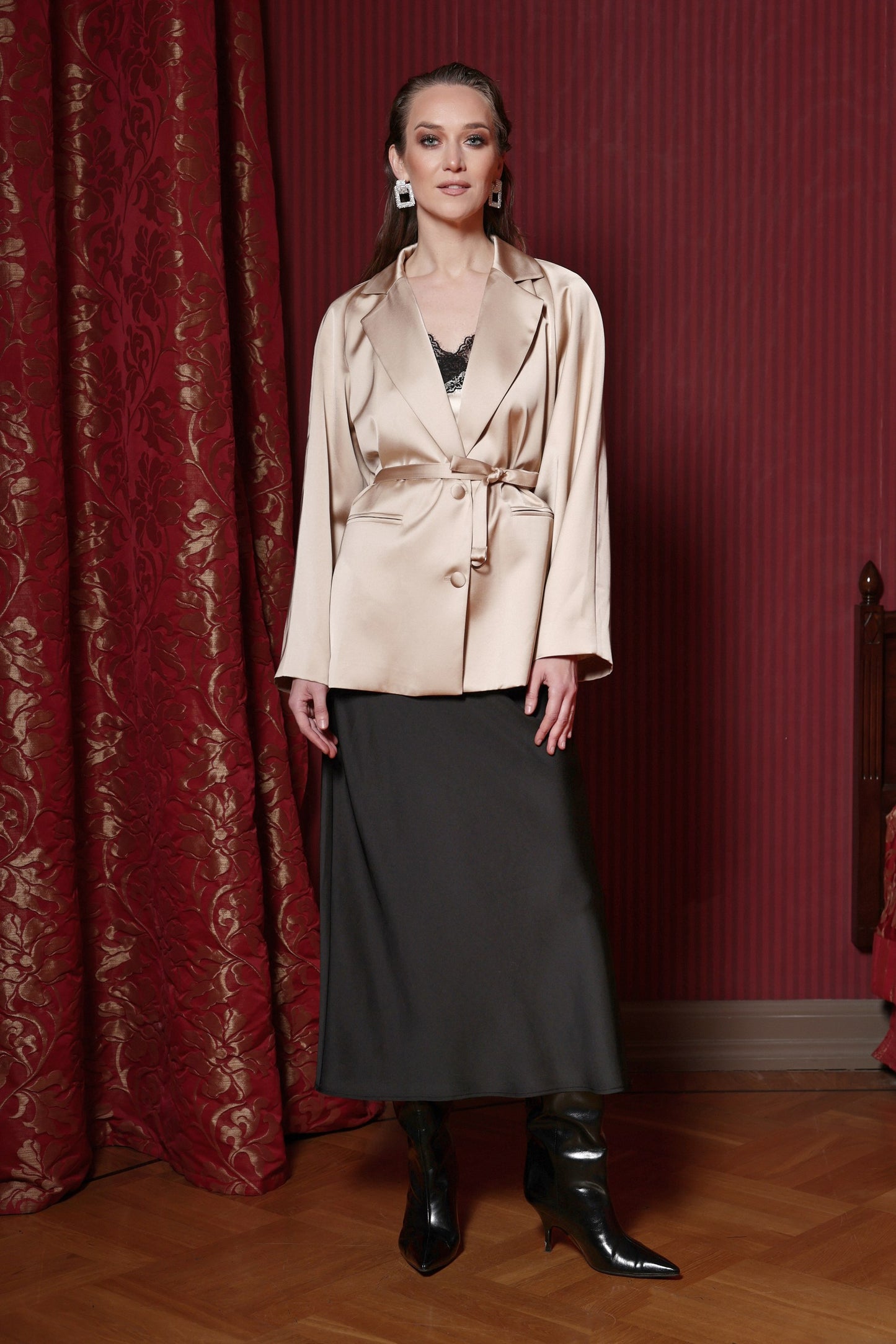 Atlasa žakete šampanieša tonī