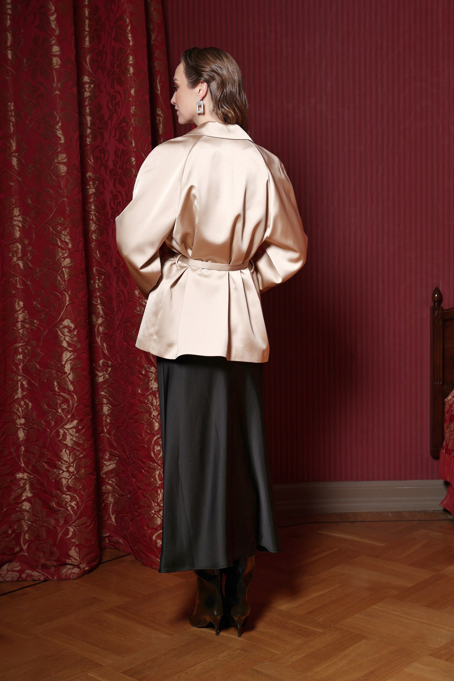 Atlasa žakete šampanieša tonī