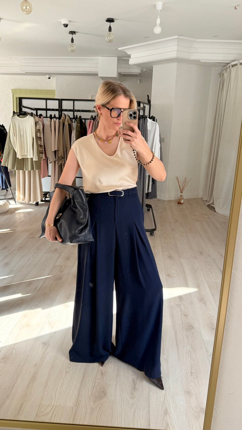 Tumši zilas krepa bikses ar ielocēm